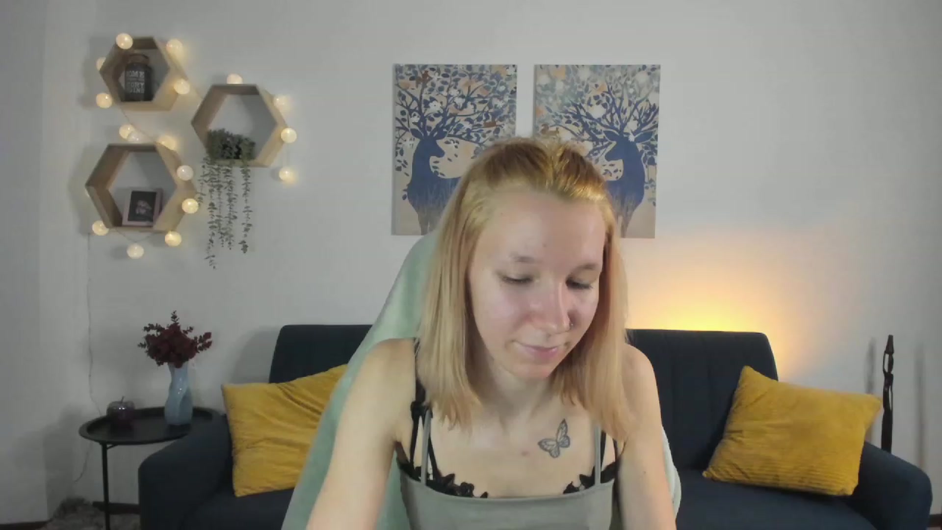Gallery image thumbnail from Lilly_Love18's myfreecams stream on, 03/01/2023, 15:34 image 13 of 20