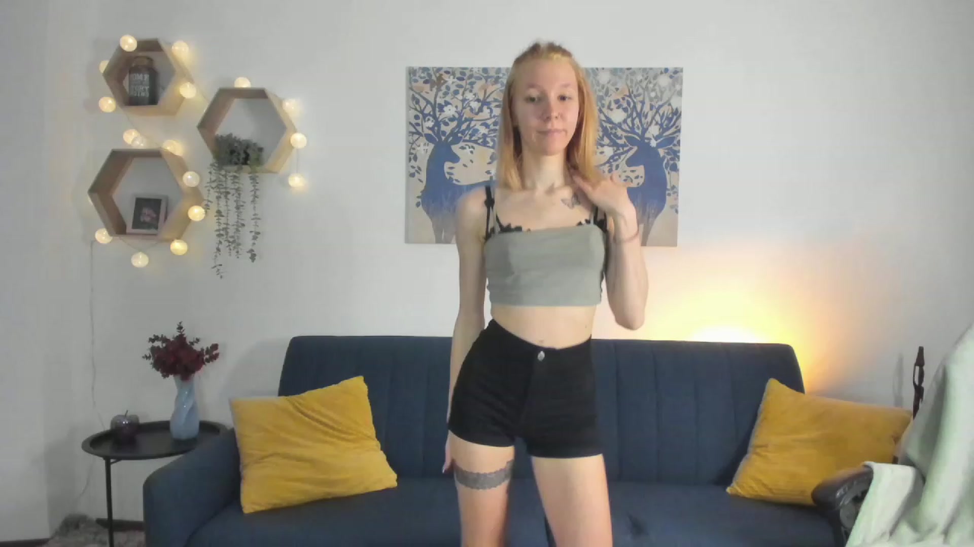 Gallery image thumbnail from Lilly_Love18's myfreecams stream on, 03/01/2023, 15:34 image 15 of 20