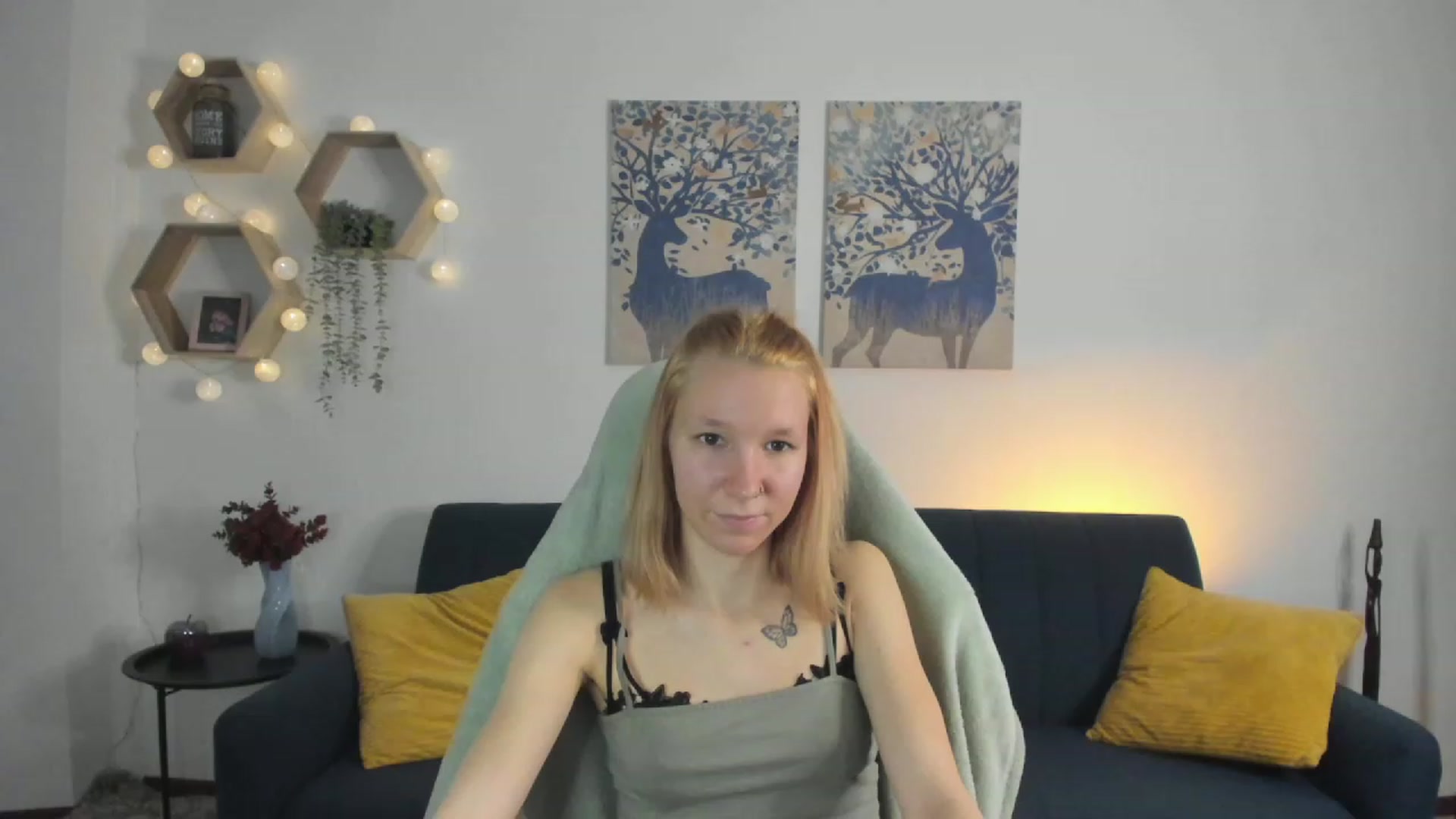 Gallery image thumbnail from Lilly_Love18's myfreecams stream on, 03/01/2023, 15:34 image 14 of 20