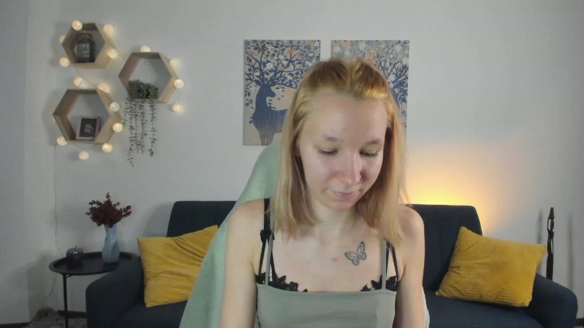 Gallery image thumbnail from Lilly_Love18's myfreecams stream on, 03/01/2023, 15:34 image 8 of 20