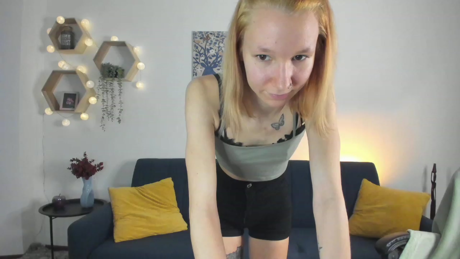 Gallery image thumbnail from Lilly_Love18's myfreecams stream on, 03/01/2023, 15:34 image 6 of 20