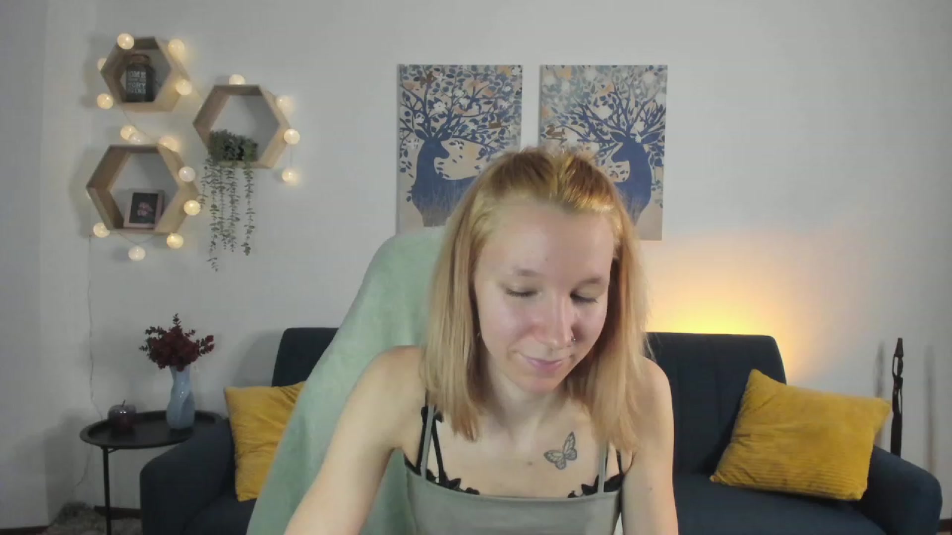 Gallery image thumbnail from Lilly_Love18's myfreecams stream on, 03/01/2023, 15:34 image 2 of 20