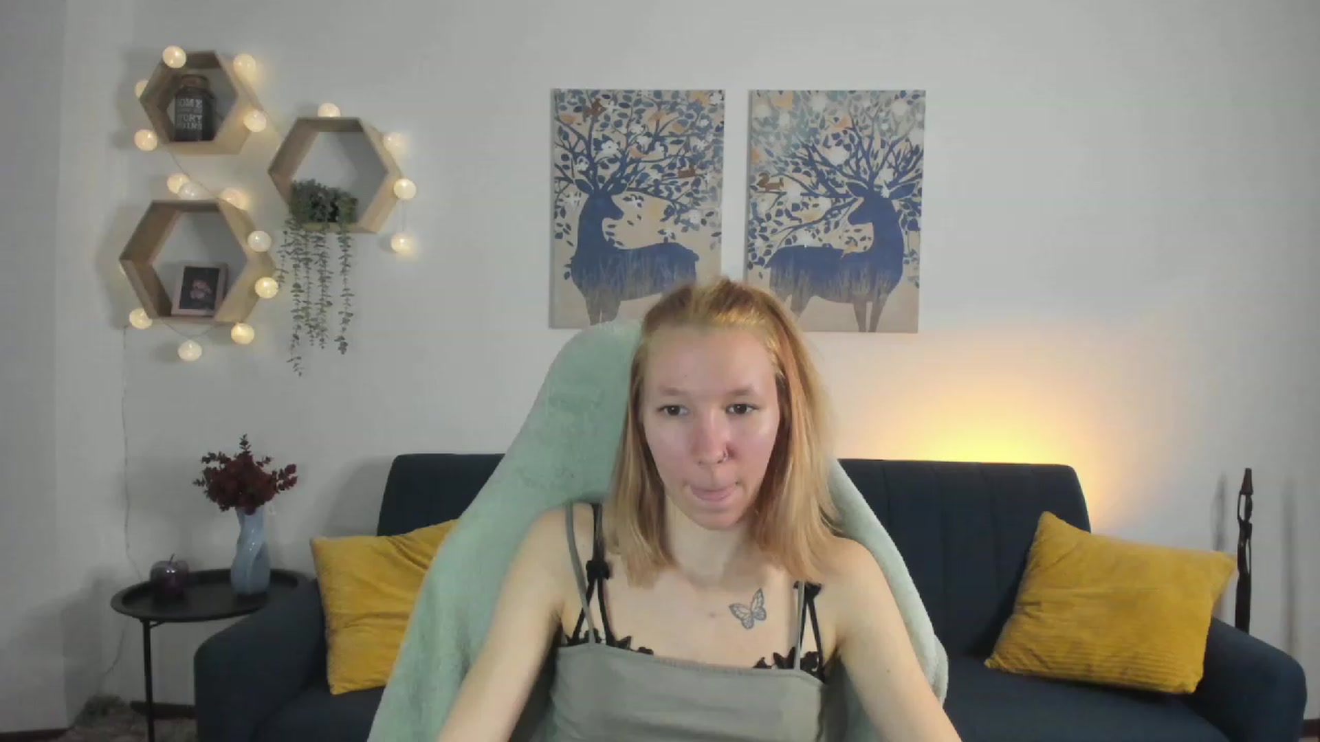 Gallery image thumbnail from Lilly_Love18's myfreecams stream on, 03/01/2023, 18:08 image 6 of 20