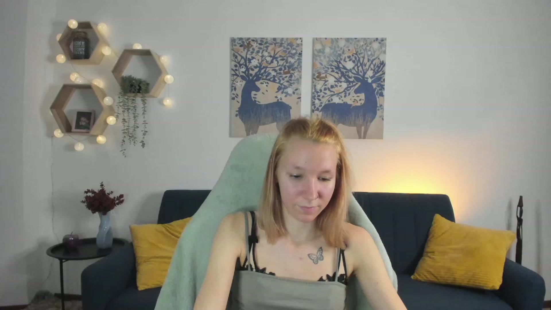 Gallery image thumbnail from Lilly_Love18's myfreecams stream on, 03/01/2023, 18:08 image 4 of 20