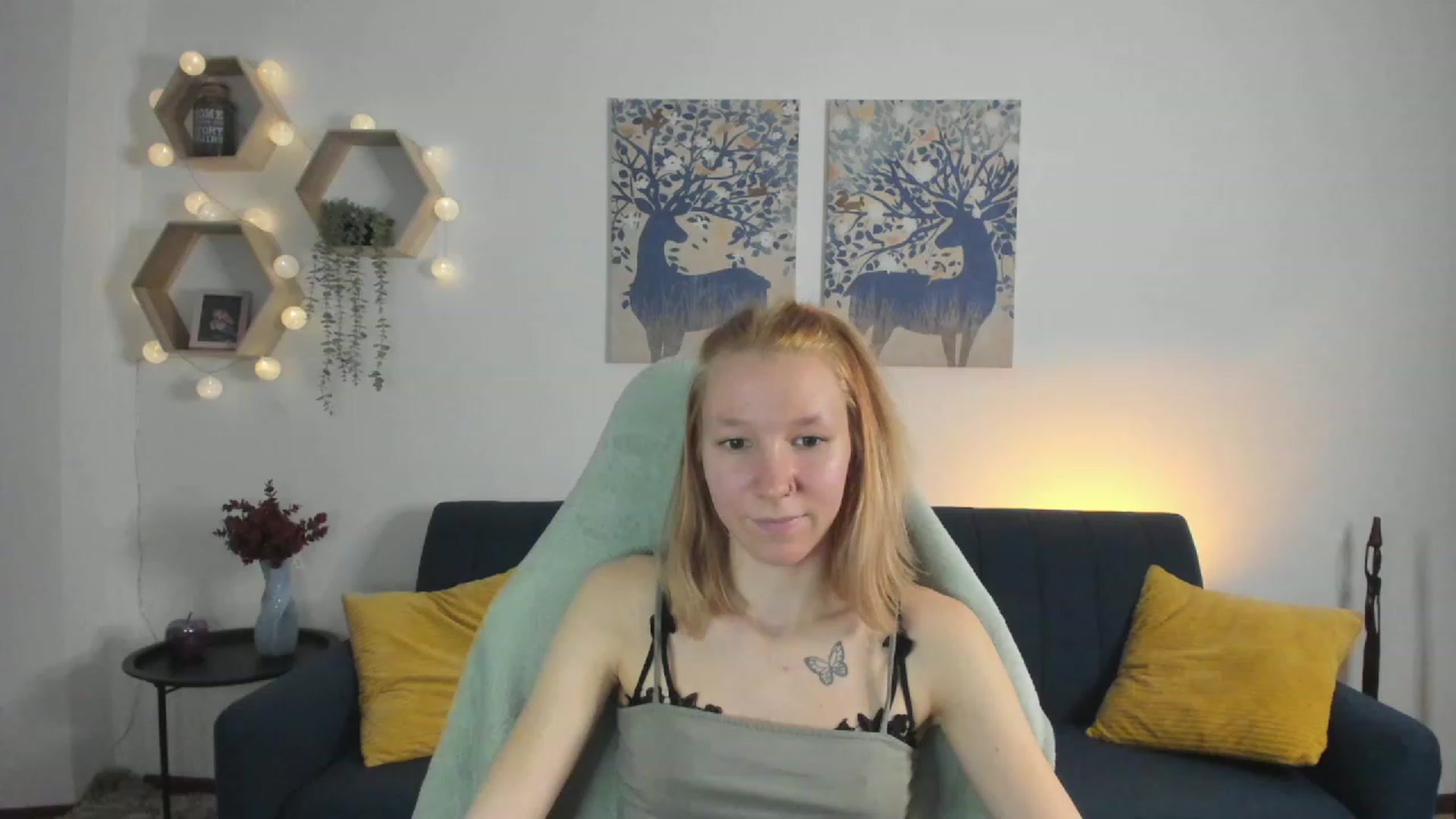 Gallery image thumbnail from Lilly_Love18's myfreecams stream on, 03/01/2023, 18:08 image 3 of 20