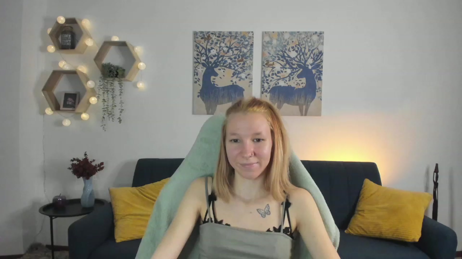 Gallery image thumbnail from Lilly_Love18's myfreecams stream on, 03/01/2023, 18:08 image 9 of 20