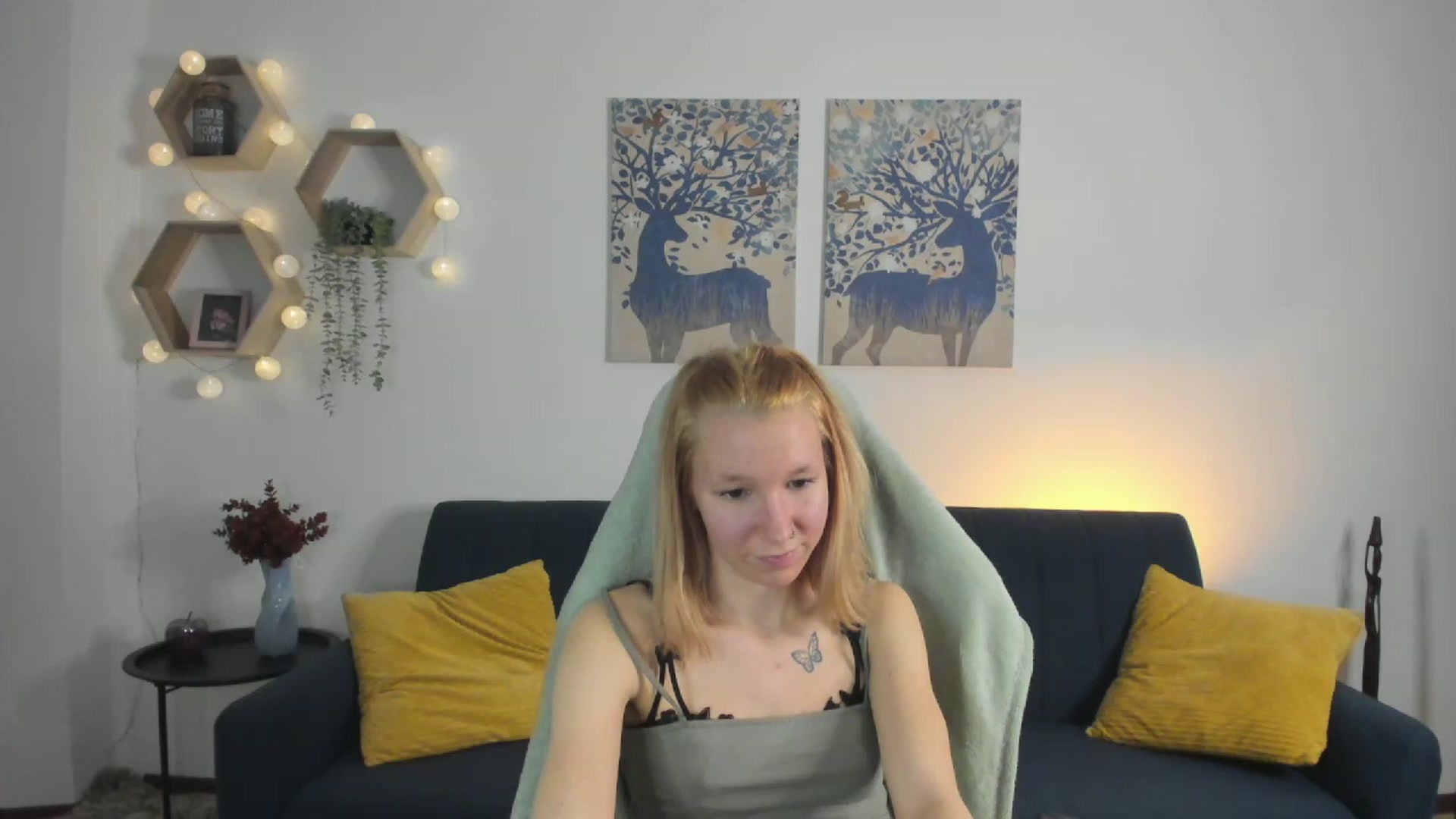 Gallery image thumbnail from Lilly_Love18's myfreecams stream on, 03/01/2023, 18:58 image 18 of 20