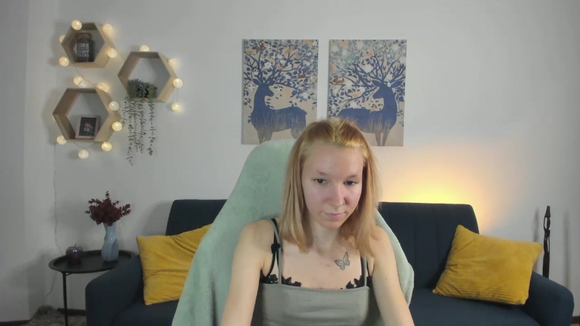 Gallery image thumbnail from Lilly_Love18's myfreecams stream on, 03/01/2023, 18:58 image 6 of 20