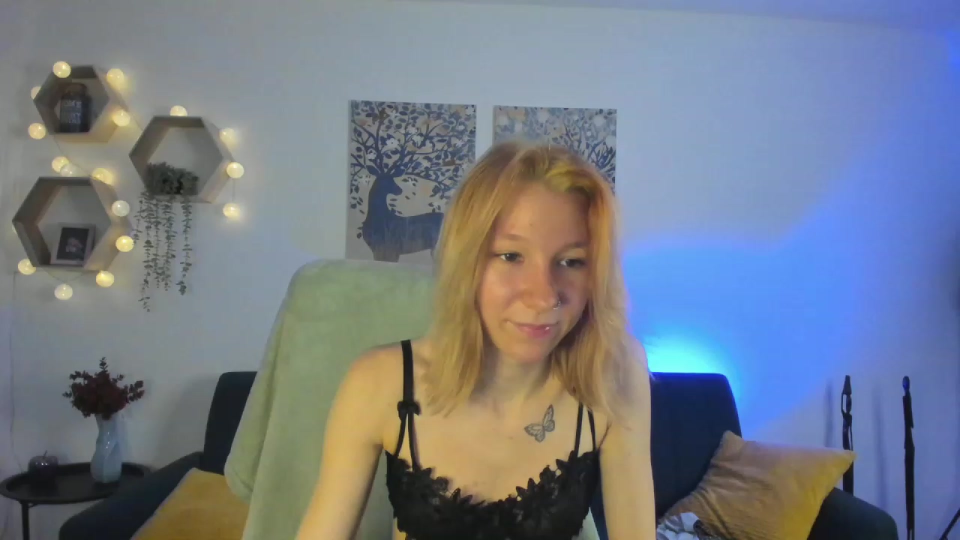 Gallery image thumbnail from Lilly_Love18's myfreecams stream on, 03/02/2023, 16:16 image 3 of 20