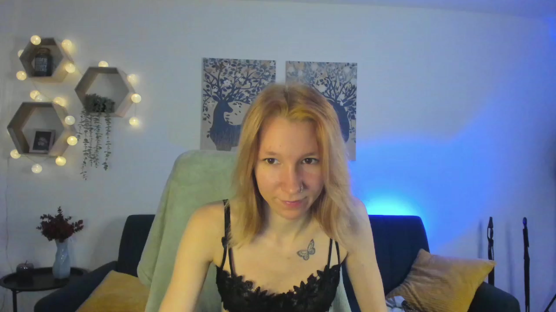Gallery image thumbnail from Lilly_Love18's myfreecams stream on, 03/02/2023, 16:16 image 2 of 20
