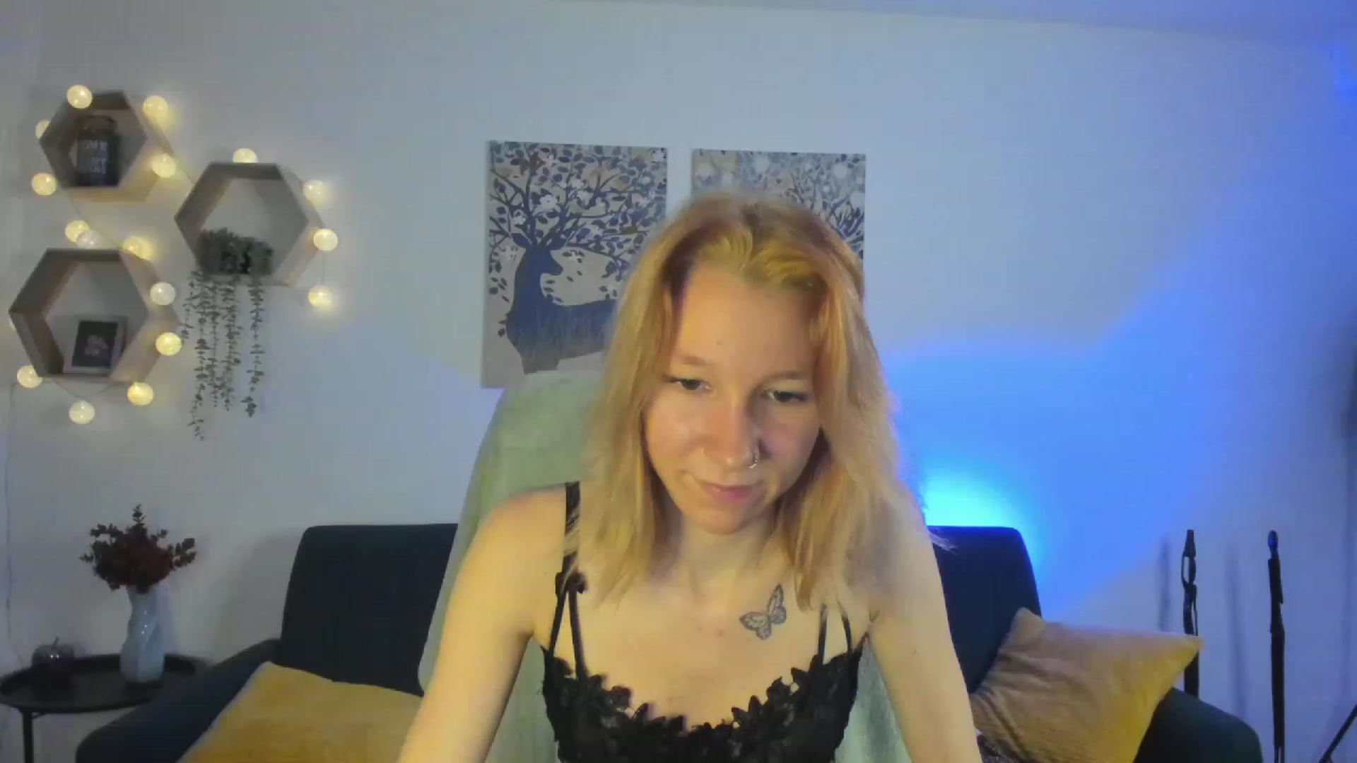 Gallery image thumbnail from Lilly_Love18's myfreecams stream on, 03/02/2023, 16:16 image 16 of 20