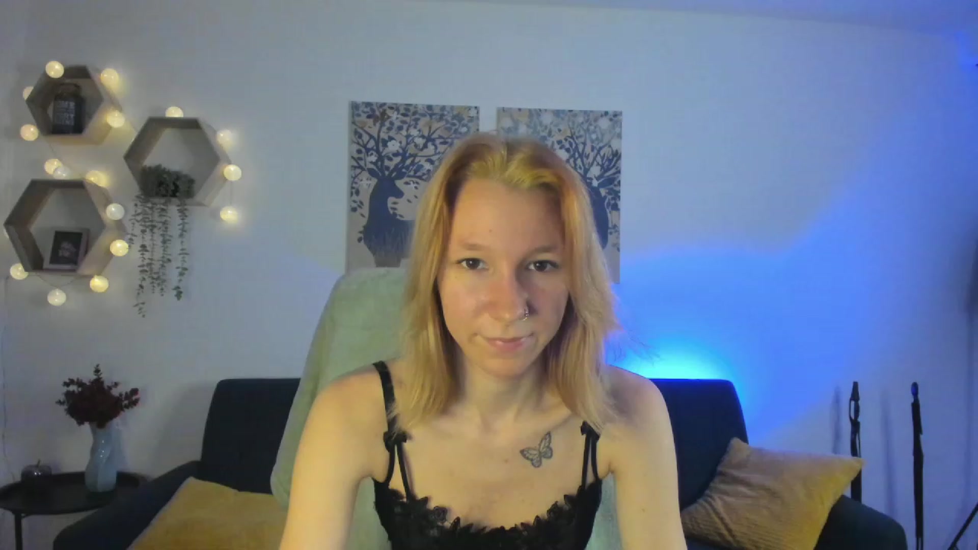 Gallery image thumbnail from Lilly_Love18's myfreecams stream on, 03/02/2023, 17:14 image 6 of 20