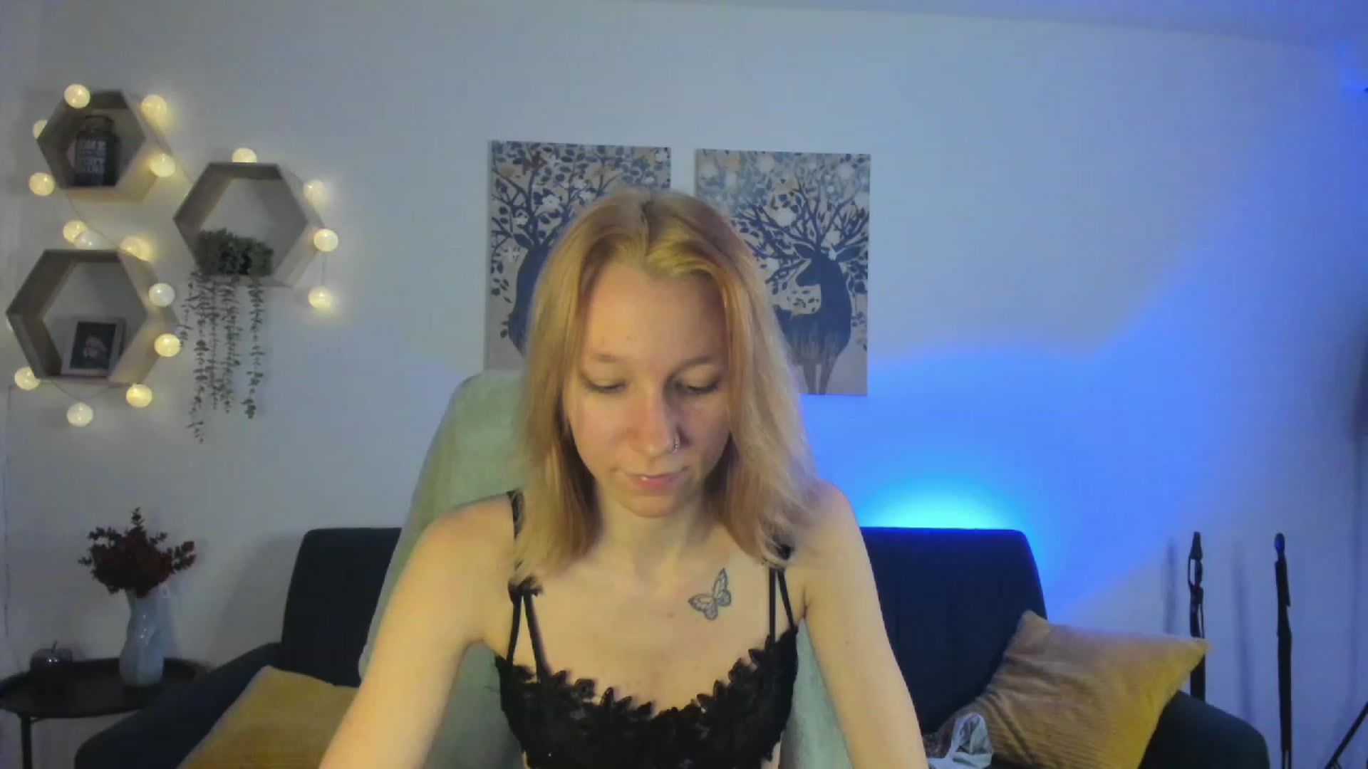 Gallery image thumbnail from Lilly_Love18's myfreecams stream on, 03/02/2023, 17:14 image 17 of 20