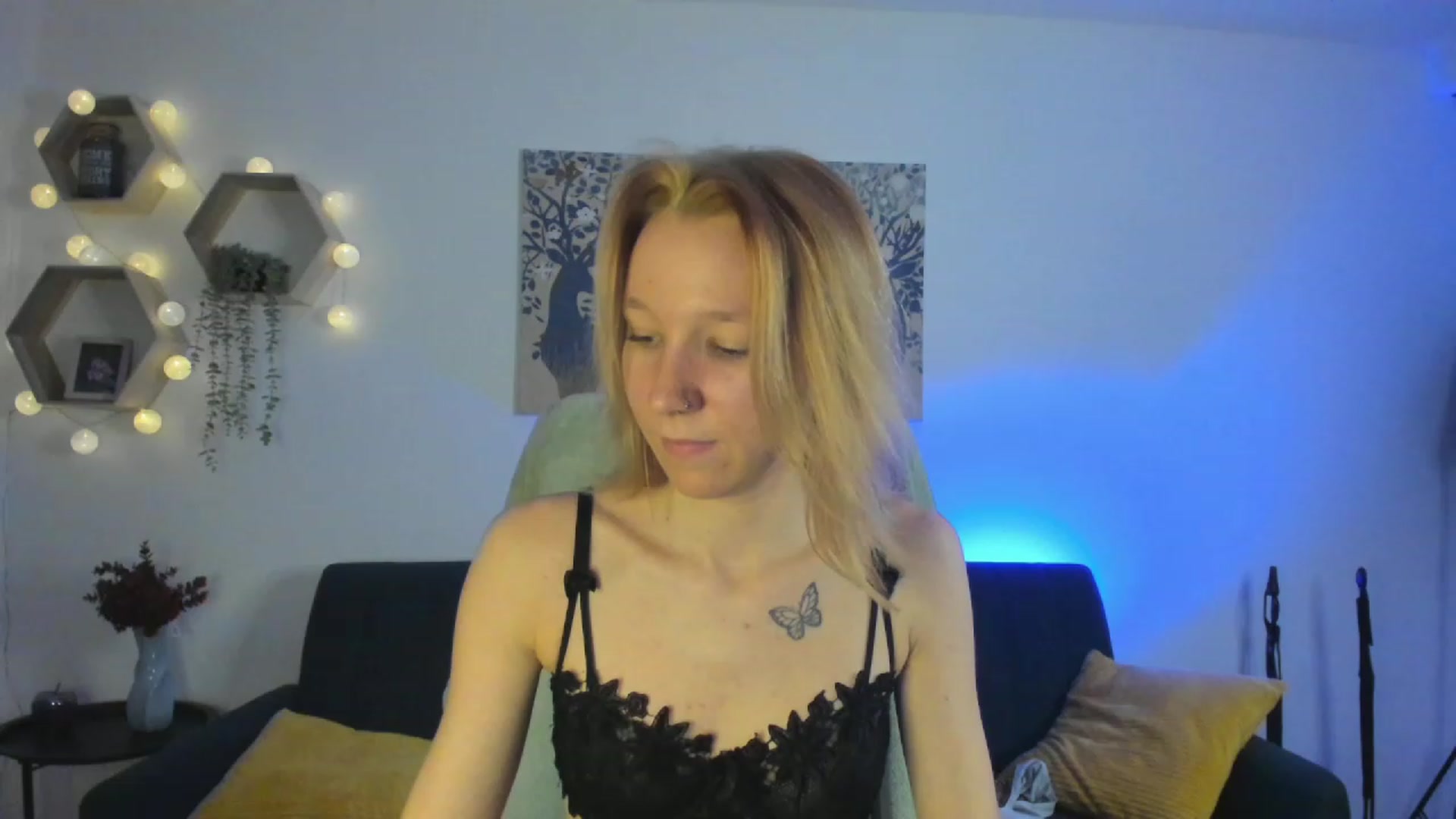 Gallery image thumbnail from Lilly_Love18's myfreecams stream on, 03/02/2023, 17:14 image 18 of 20