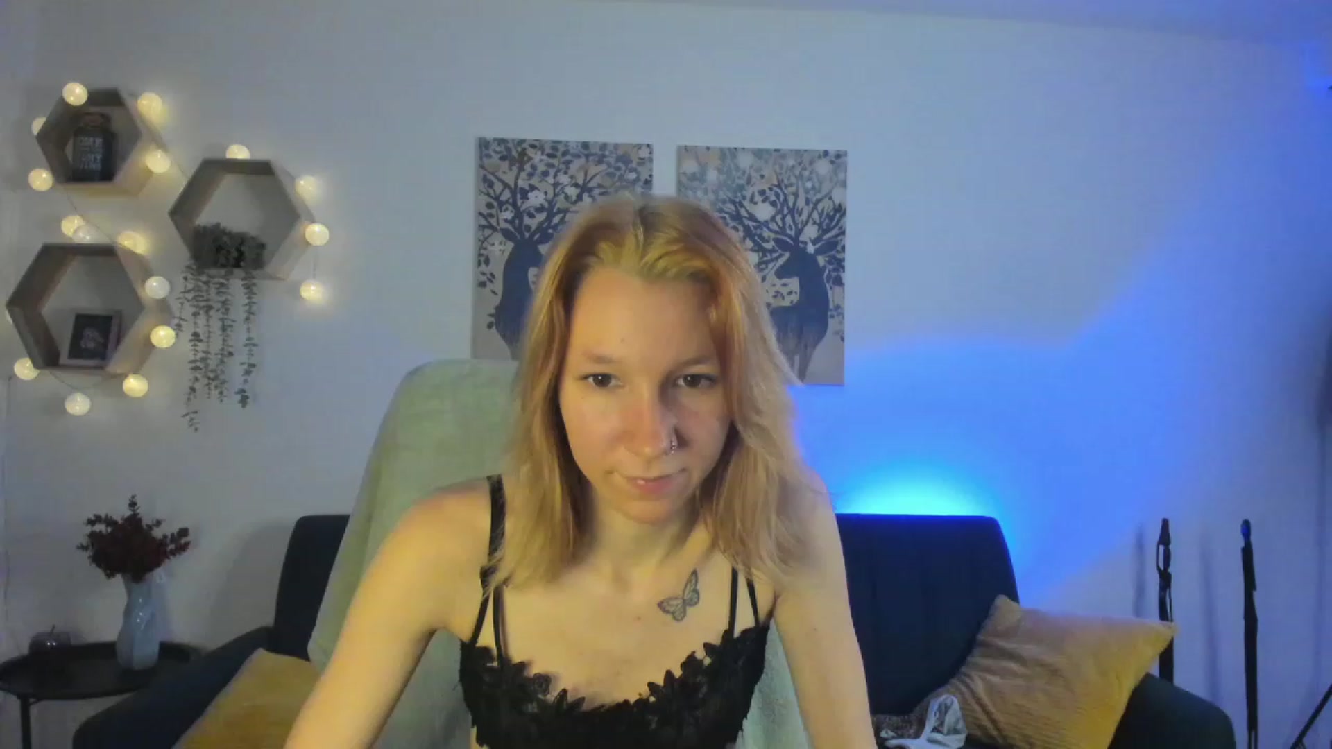 Gallery image thumbnail from Lilly_Love18's myfreecams stream on, 03/02/2023, 18:08 image 8 of 20