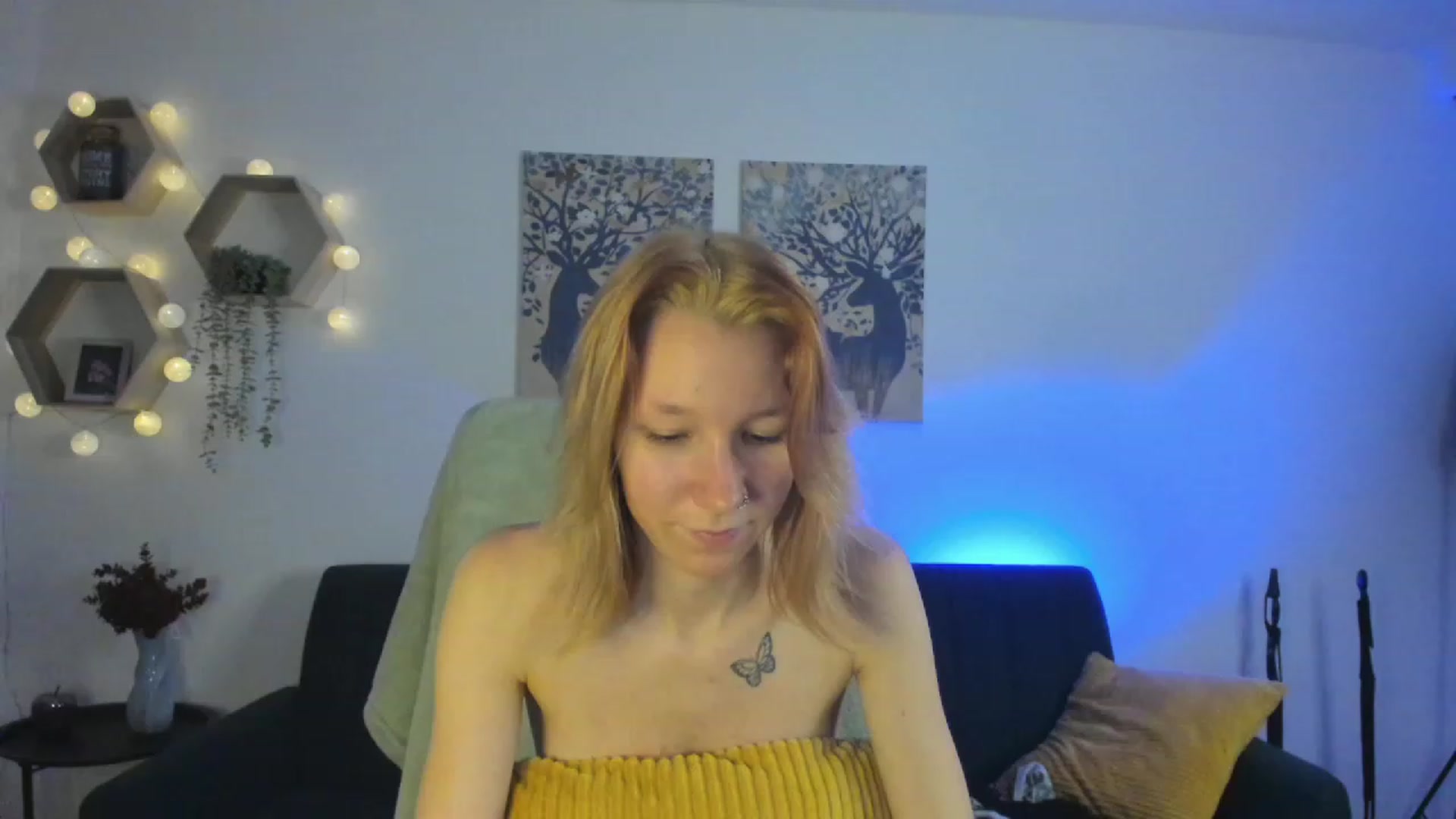 Gallery image thumbnail from Lilly_Love18's myfreecams stream on, 03/02/2023, 18:08 image 14 of 20