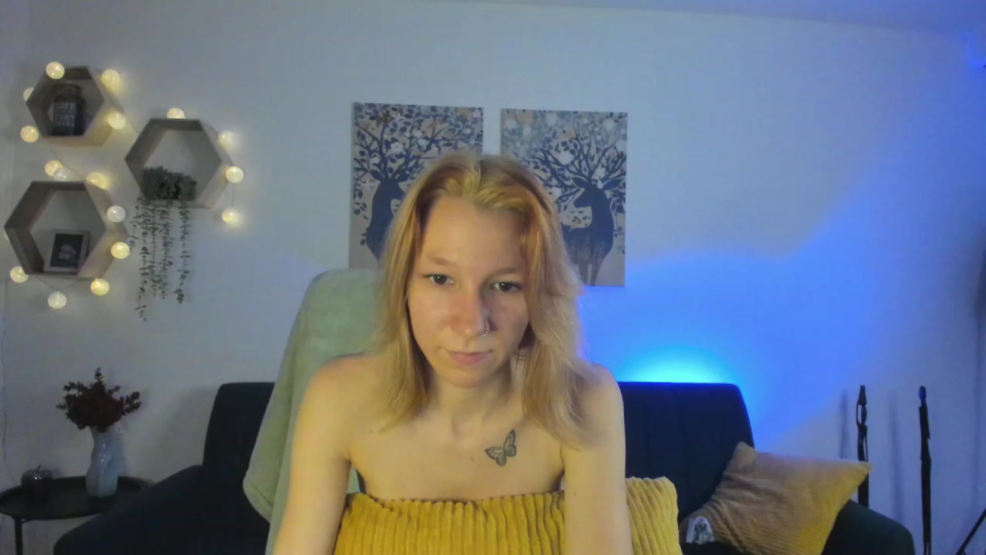 Gallery image thumbnail from Lilly_Love18's myfreecams stream on, 03/02/2023, 18:08 image 15 of 20