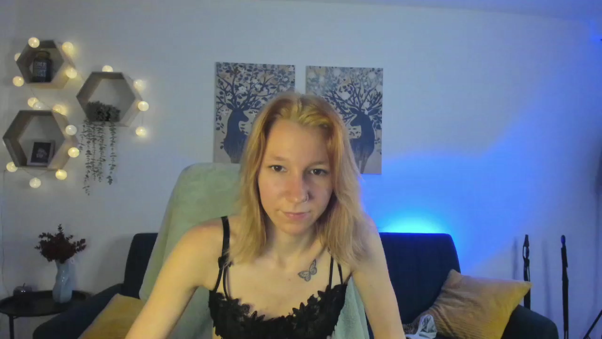 Gallery image thumbnail from Lilly_Love18's myfreecams stream on, 03/02/2023, 18:08 image 9 of 20