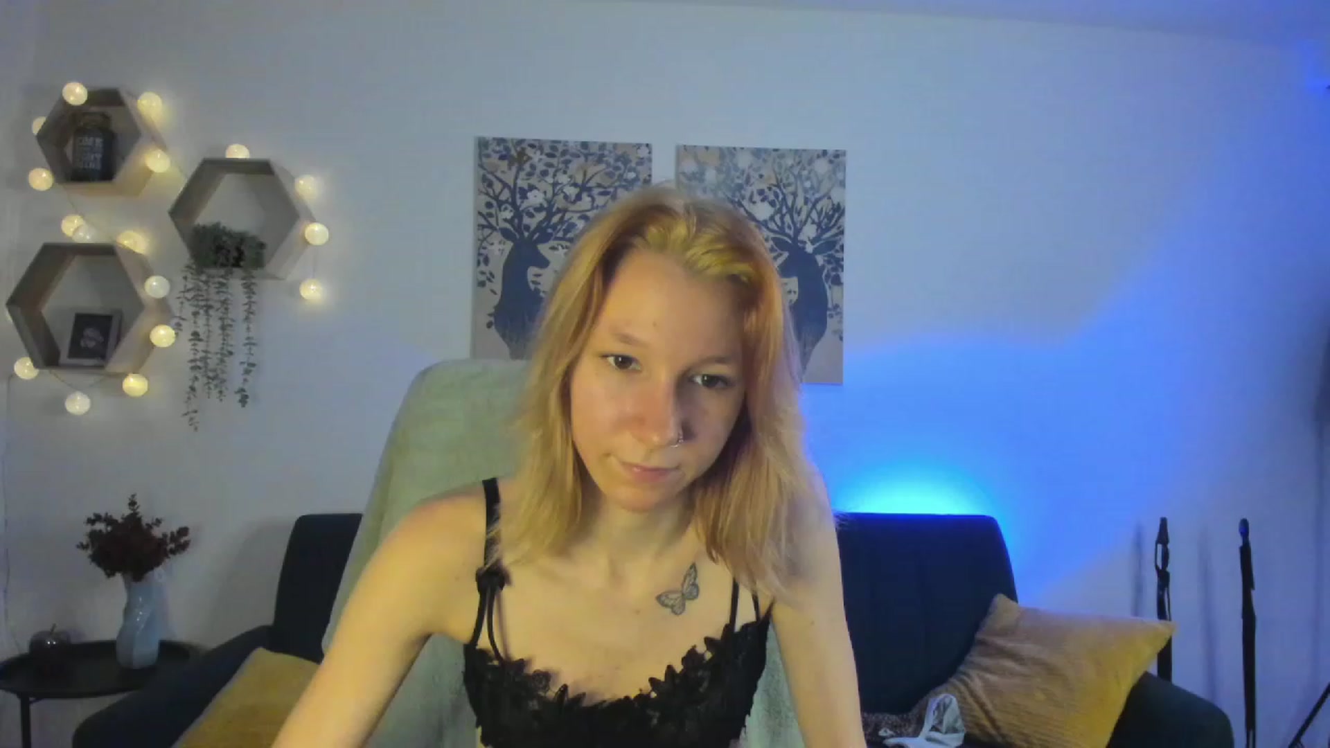 Gallery image thumbnail from Lilly_Love18's myfreecams stream on, 03/02/2023, 18:08 image 7 of 20