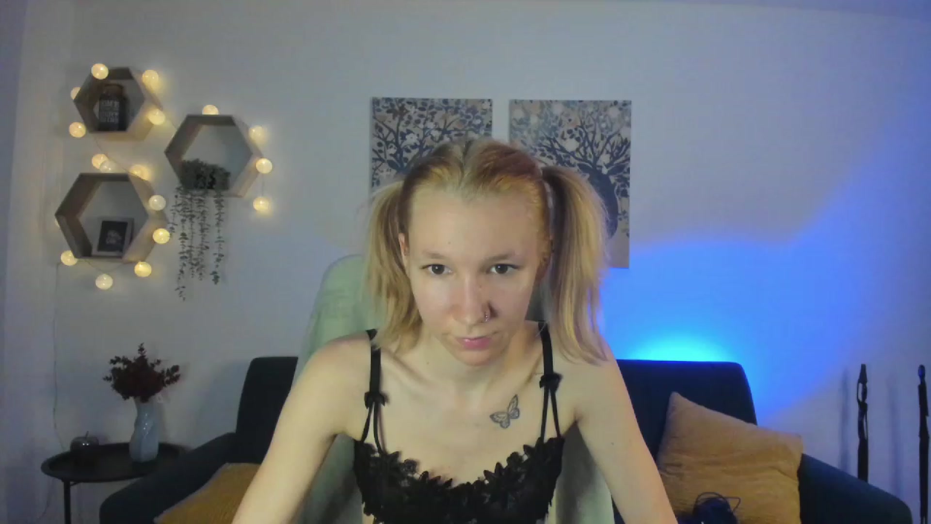 Gallery image thumbnail from Lilly_Love18's myfreecams stream on, 03/03/2023, 17:30 image 20 of 20