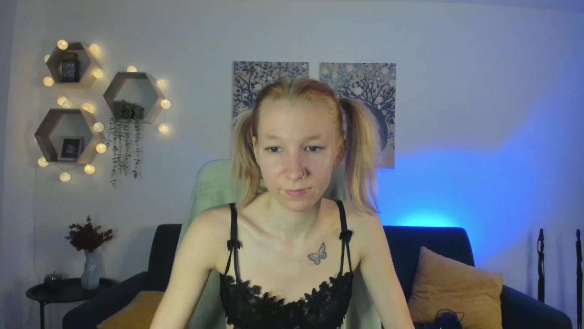 Gallery image thumbnail from Lilly_Love18's myfreecams stream on, 03/03/2023, 17:30 image 19 of 20