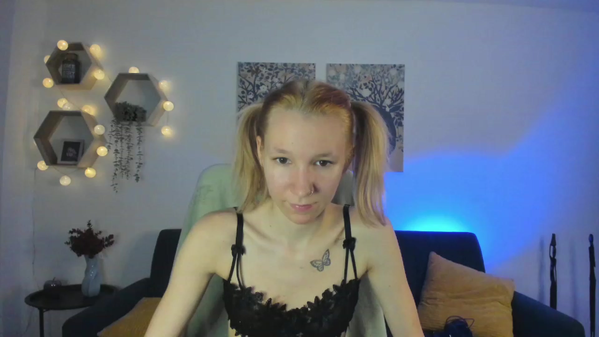 Gallery image thumbnail from Lilly_Love18's myfreecams stream on, 03/03/2023, 17:30 image 7 of 20