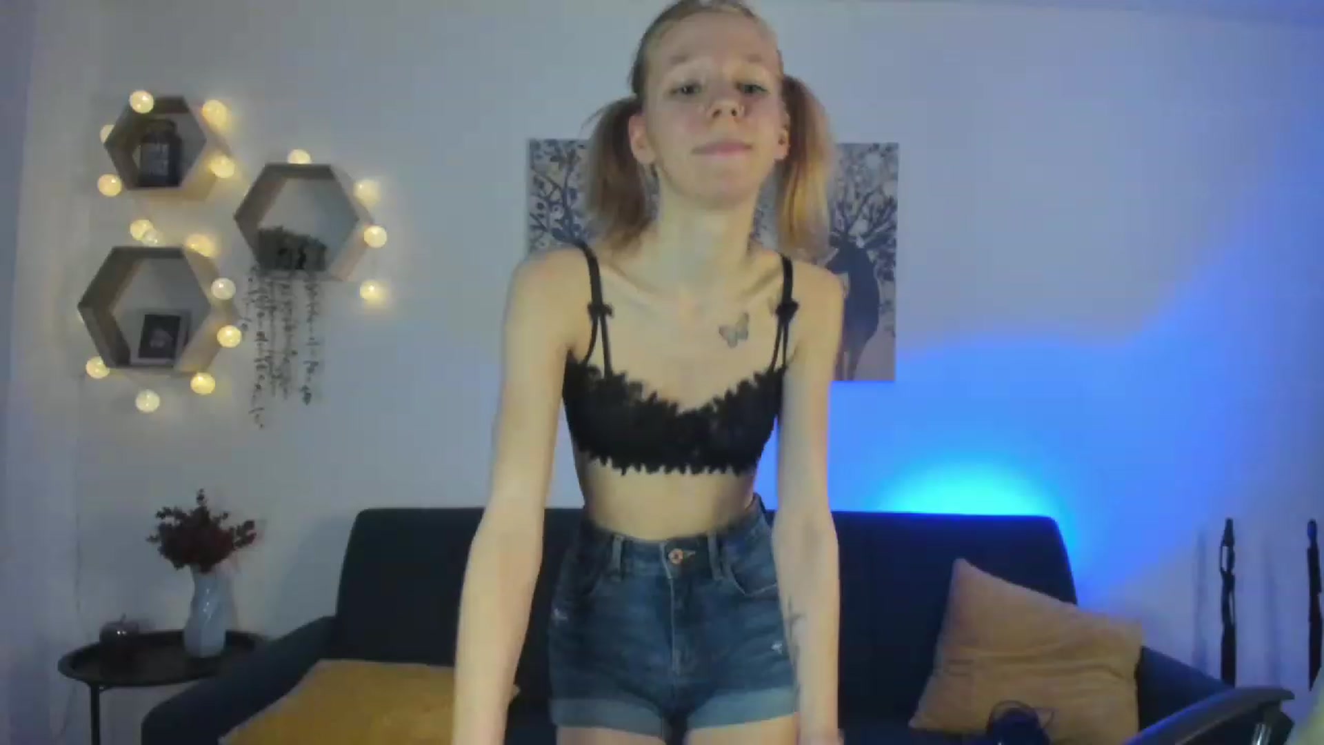 Gallery image thumbnail from Lilly_Love18's myfreecams stream on, 03/03/2023, 19:00 image 3 of 20