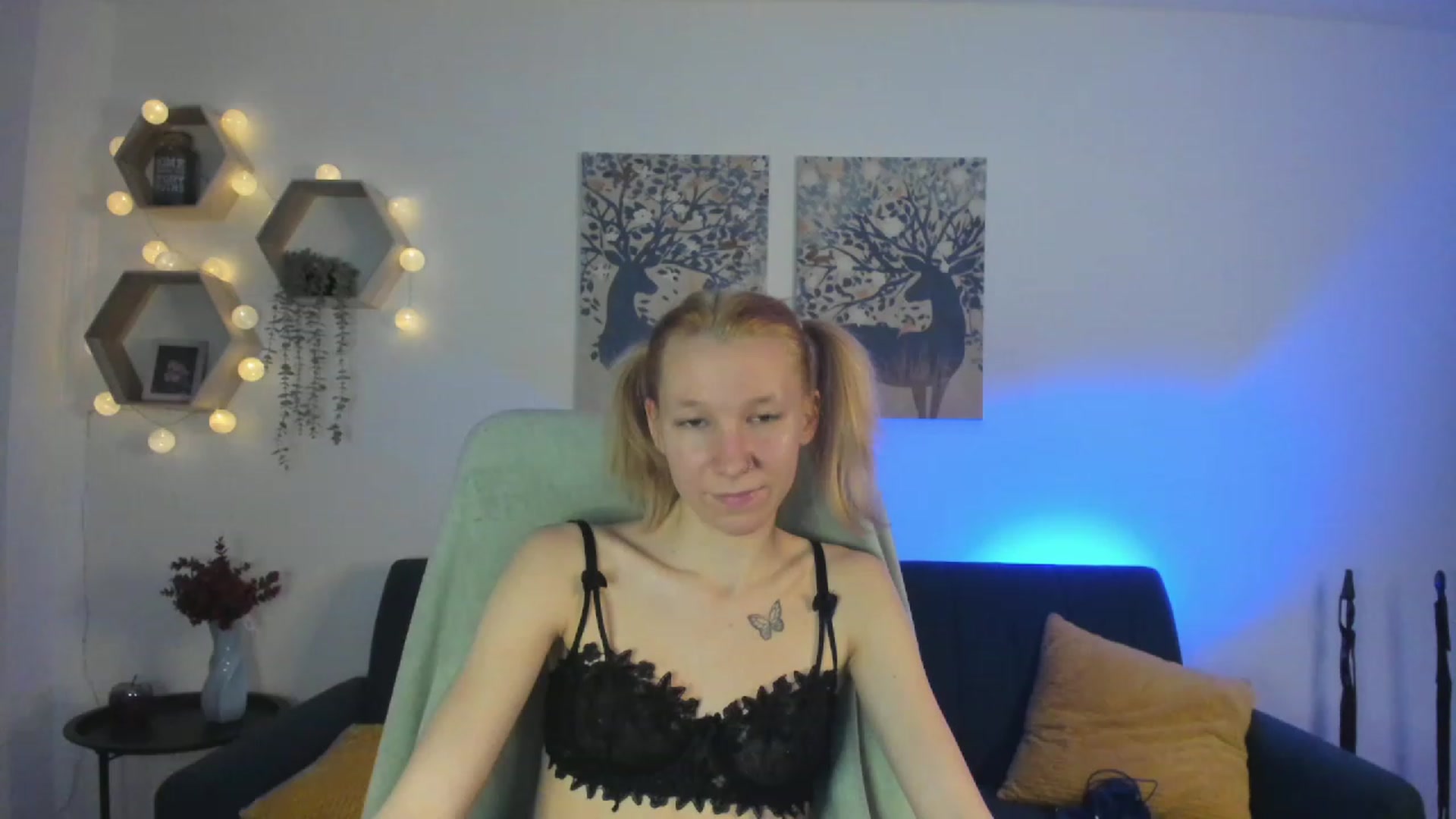 Gallery image thumbnail from Lilly_Love18's myfreecams stream on, 03/03/2023, 19:00 image 7 of 20