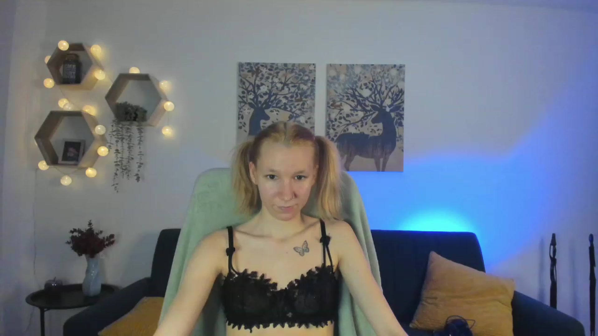 Gallery image thumbnail from Lilly_Love18's myfreecams stream on, 03/03/2023, 19:00 image 9 of 20