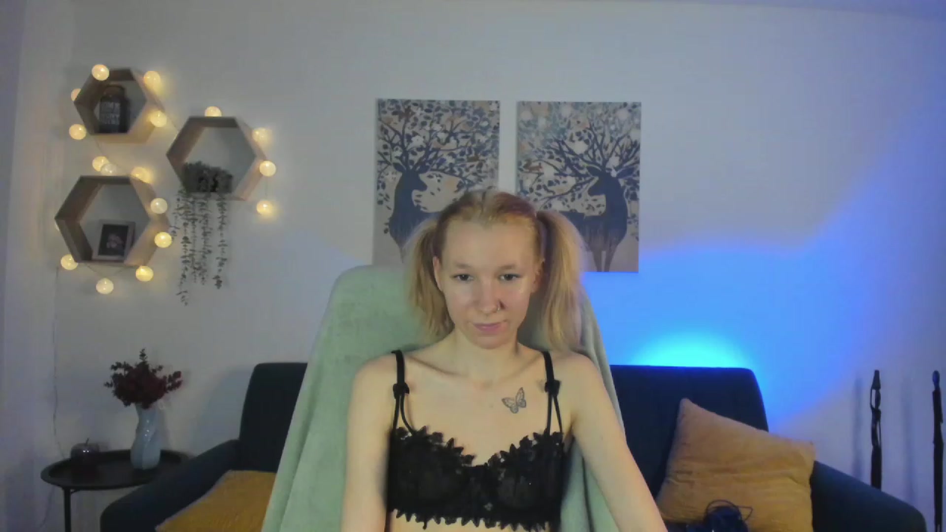 Gallery image thumbnail from Lilly_Love18's myfreecams stream on, 03/03/2023, 19:00 image 14 of 20