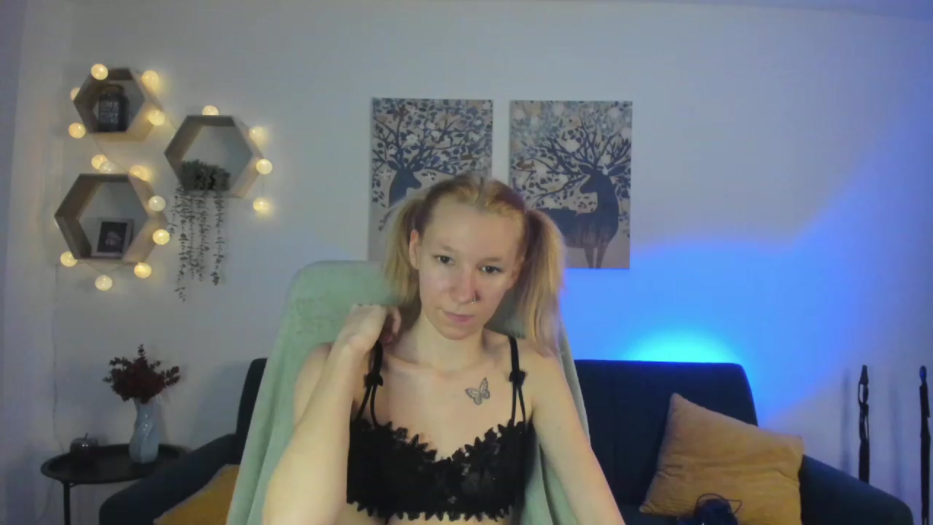 Gallery image thumbnail from Lilly_Love18's myfreecams stream on, 03/03/2023, 19:00 image 5 of 20
