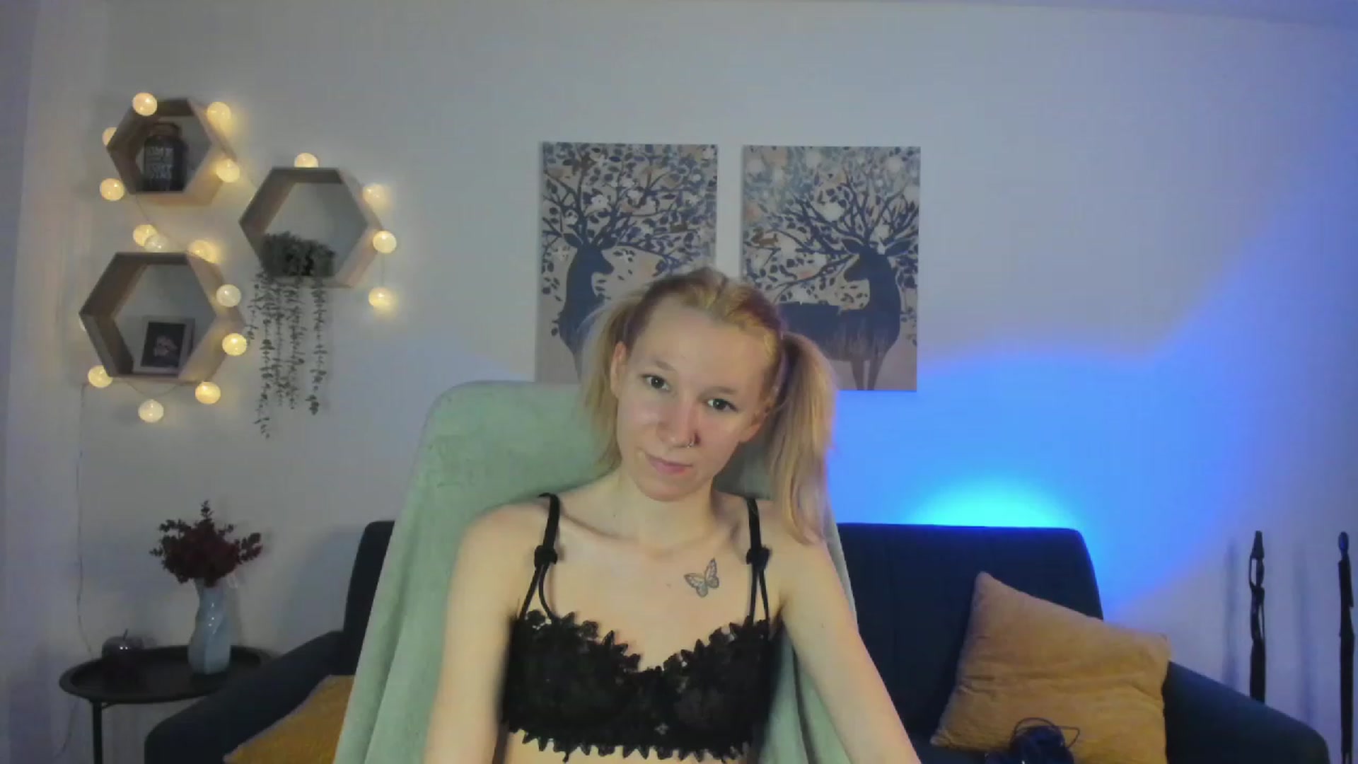 Gallery image thumbnail from Lilly_Love18's myfreecams stream on, 03/03/2023, 19:00 image 6 of 20