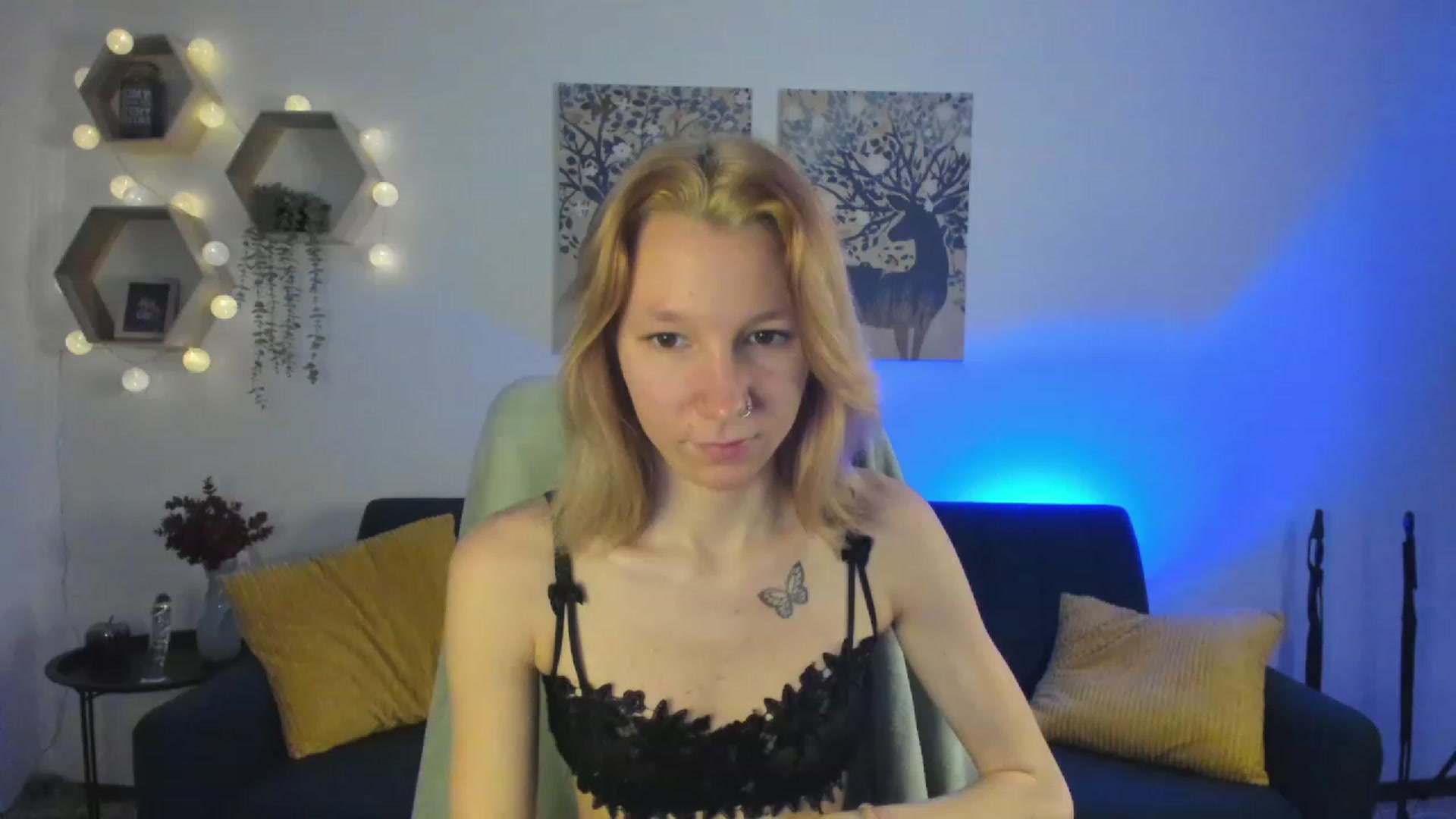 Gallery image thumbnail from Lilly_Love18's myfreecams stream on, 03/06/2023, 17:48 image 3 of 20