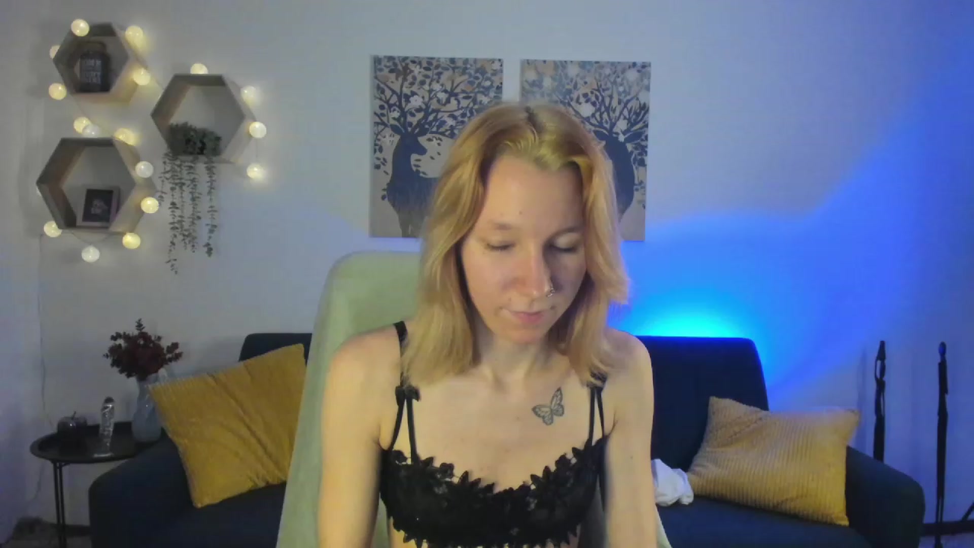 Gallery image thumbnail from Lilly_Love18's myfreecams stream on, 03/06/2023, 17:48 image 4 of 20