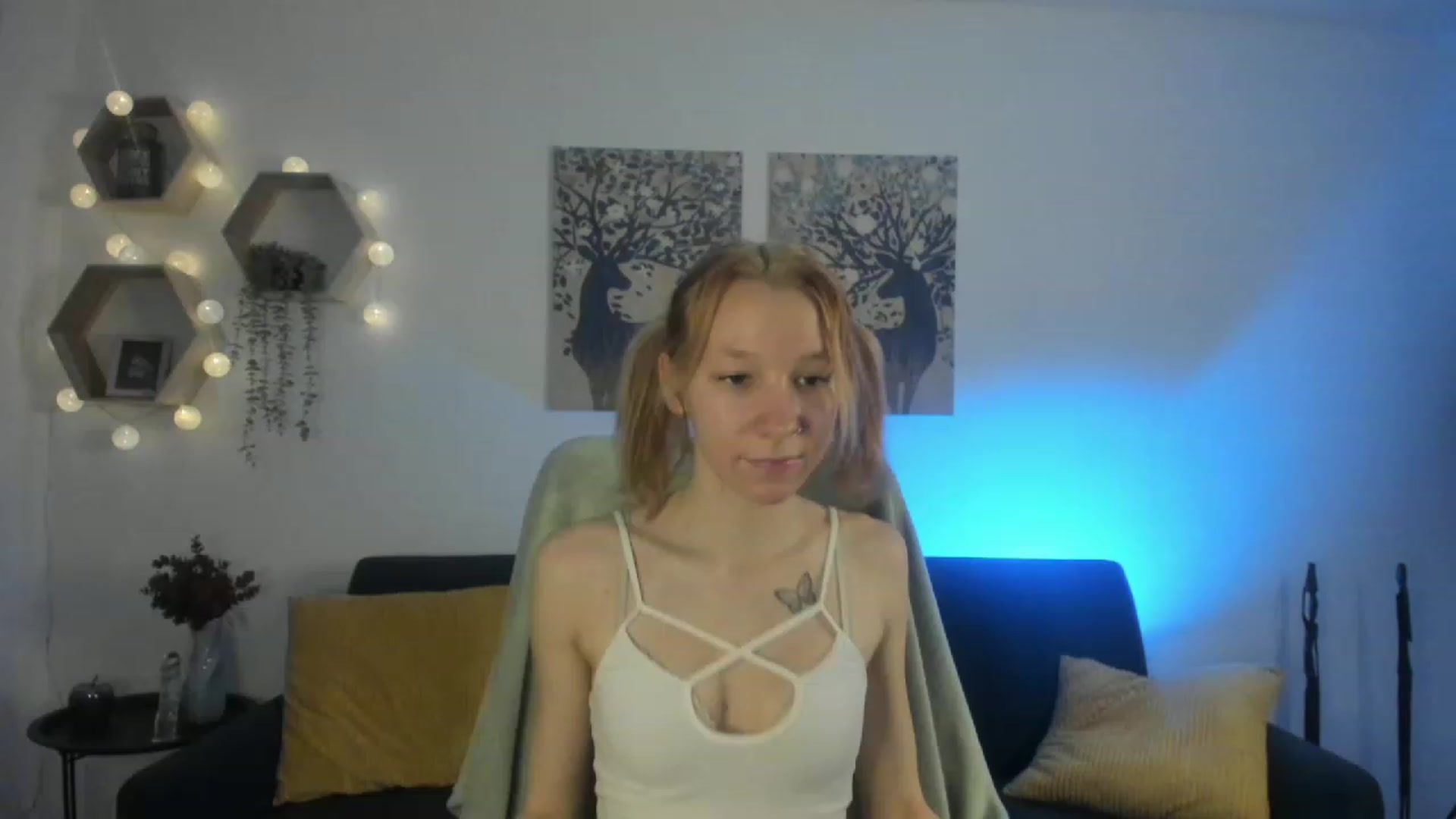 Gallery image thumbnail from Lilly_Love18's myfreecams stream on, 03/07/2023, 16:02 image 17 of 20