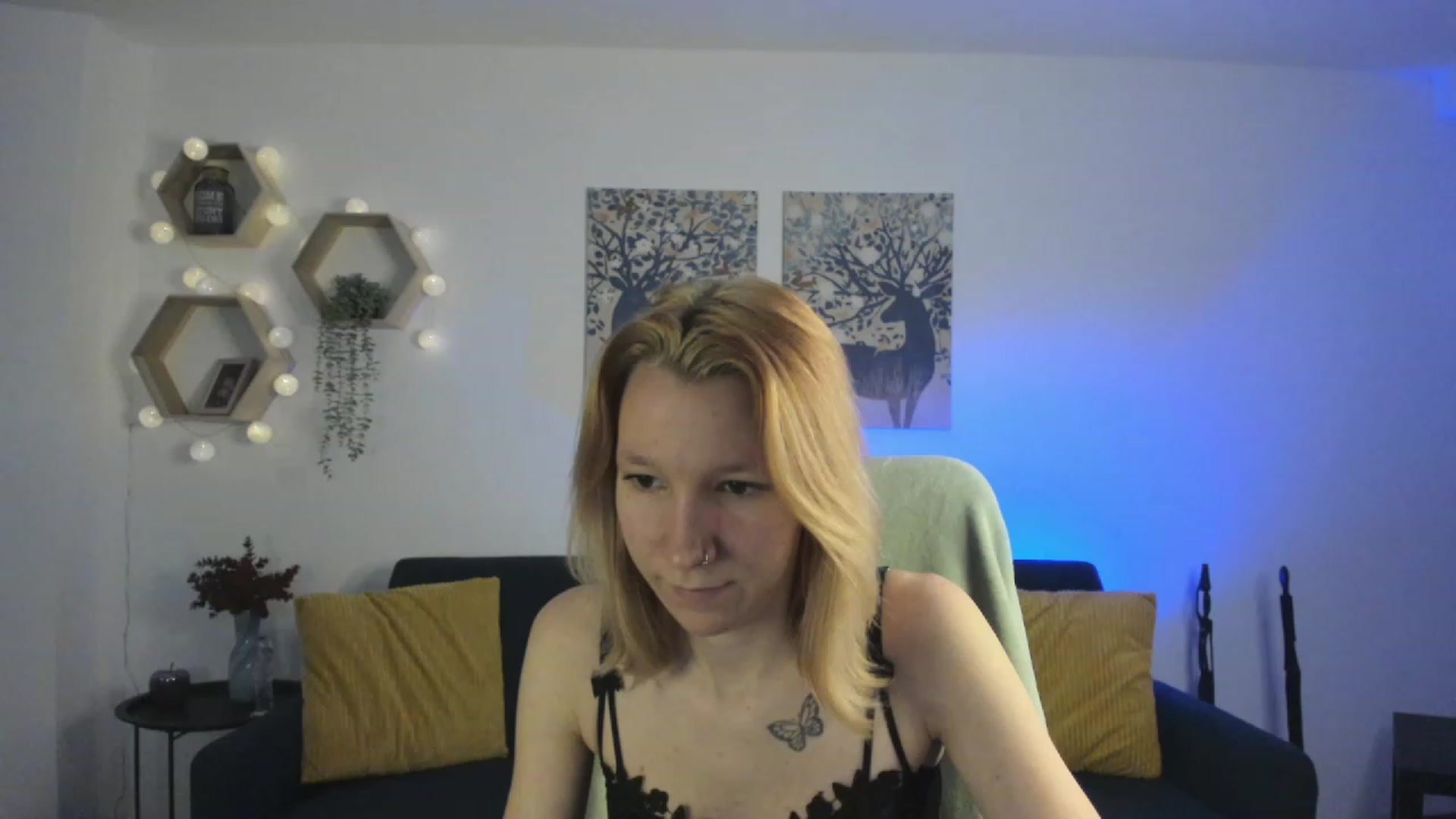 Gallery image thumbnail from Lilly_Love18's myfreecams stream on, 03/20/2023, 15:49 image 8 of 20