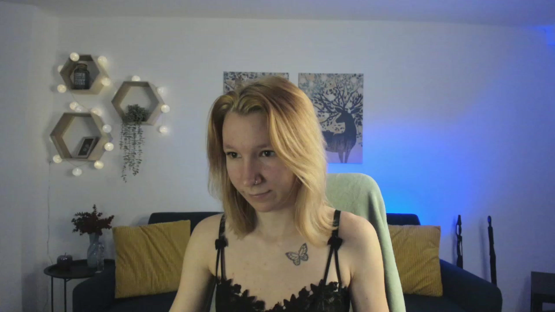 Gallery image thumbnail from Lilly_Love18's myfreecams stream on, 03/20/2023, 15:49 image 7 of 20