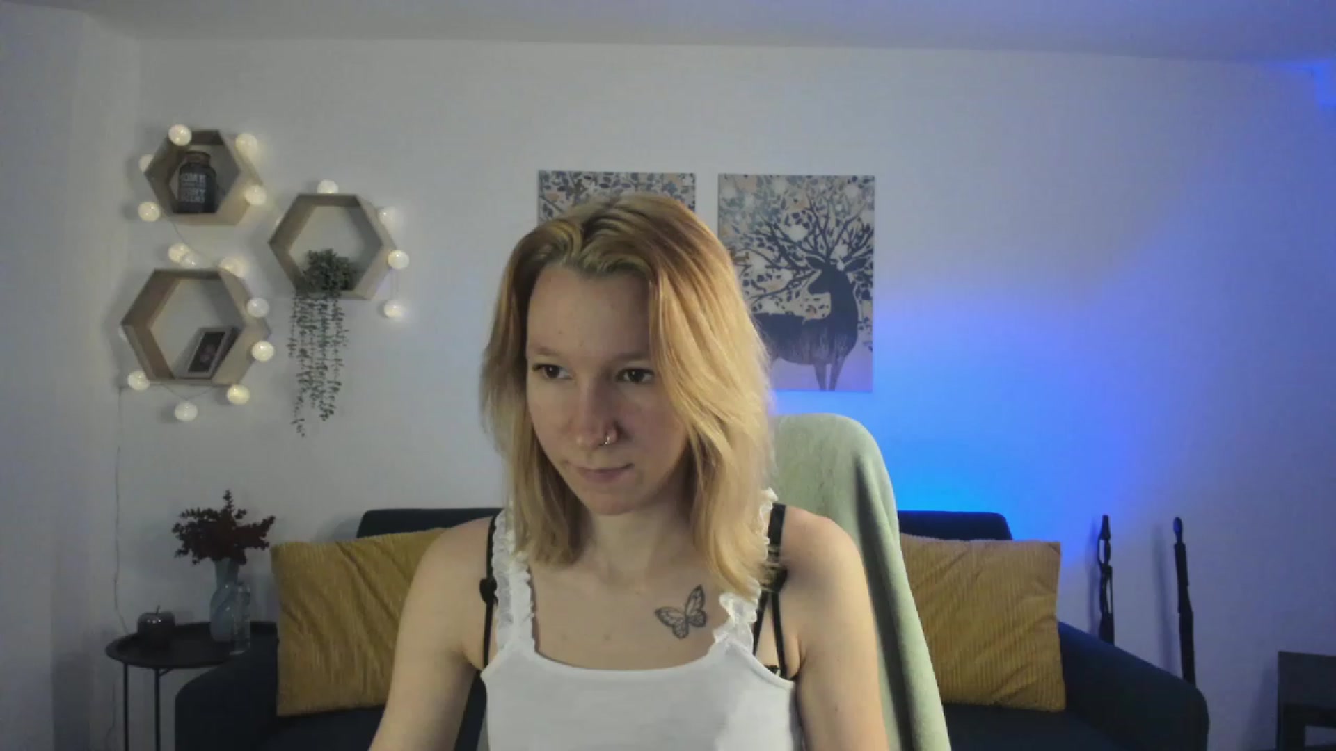 Gallery image thumbnail from Lilly_Love18's myfreecams stream on, 03/20/2023, 15:49 image 1 of 20