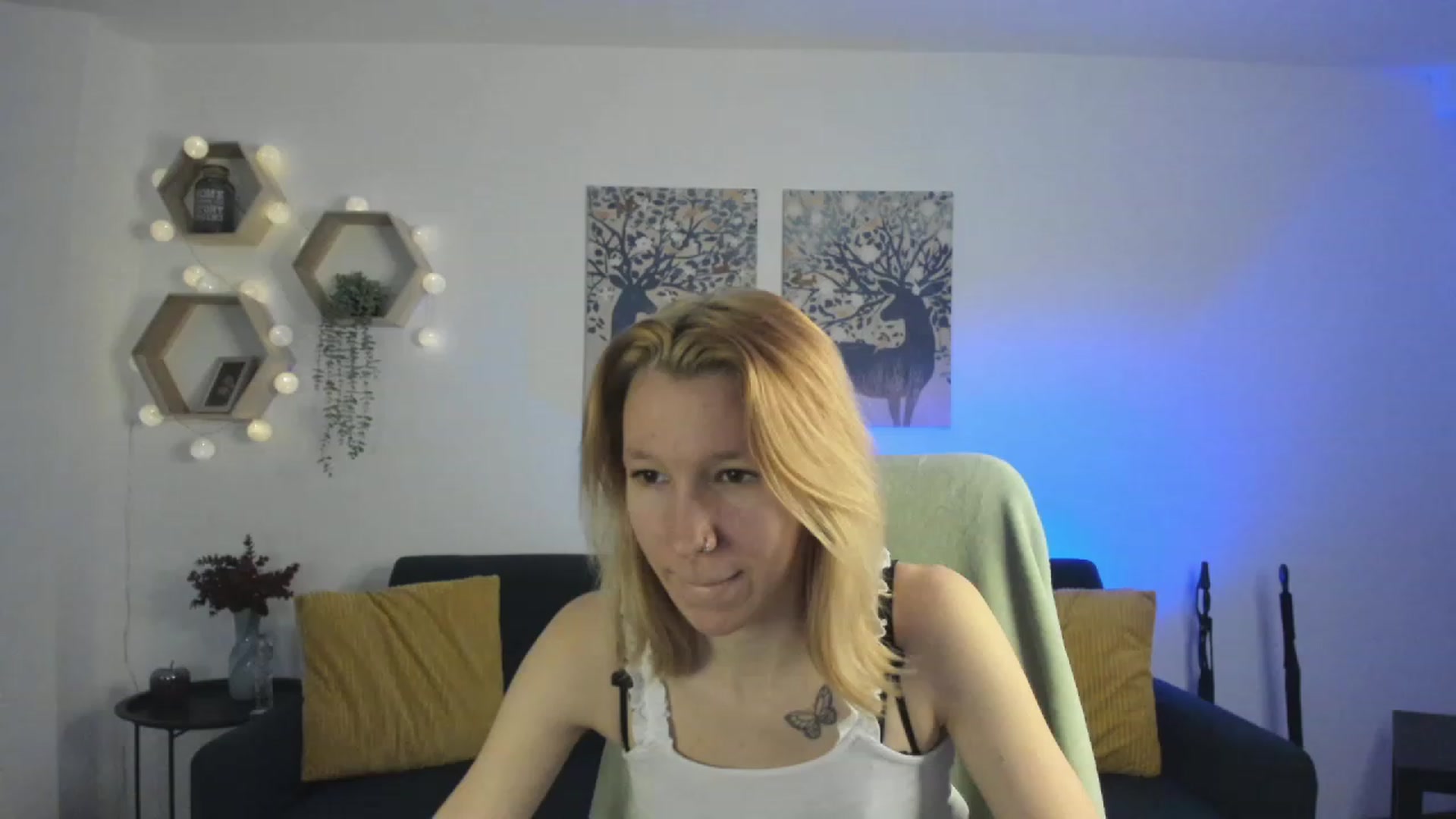 Gallery image thumbnail from Lilly_Love18's myfreecams stream on, 03/20/2023, 15:49 image 4 of 20