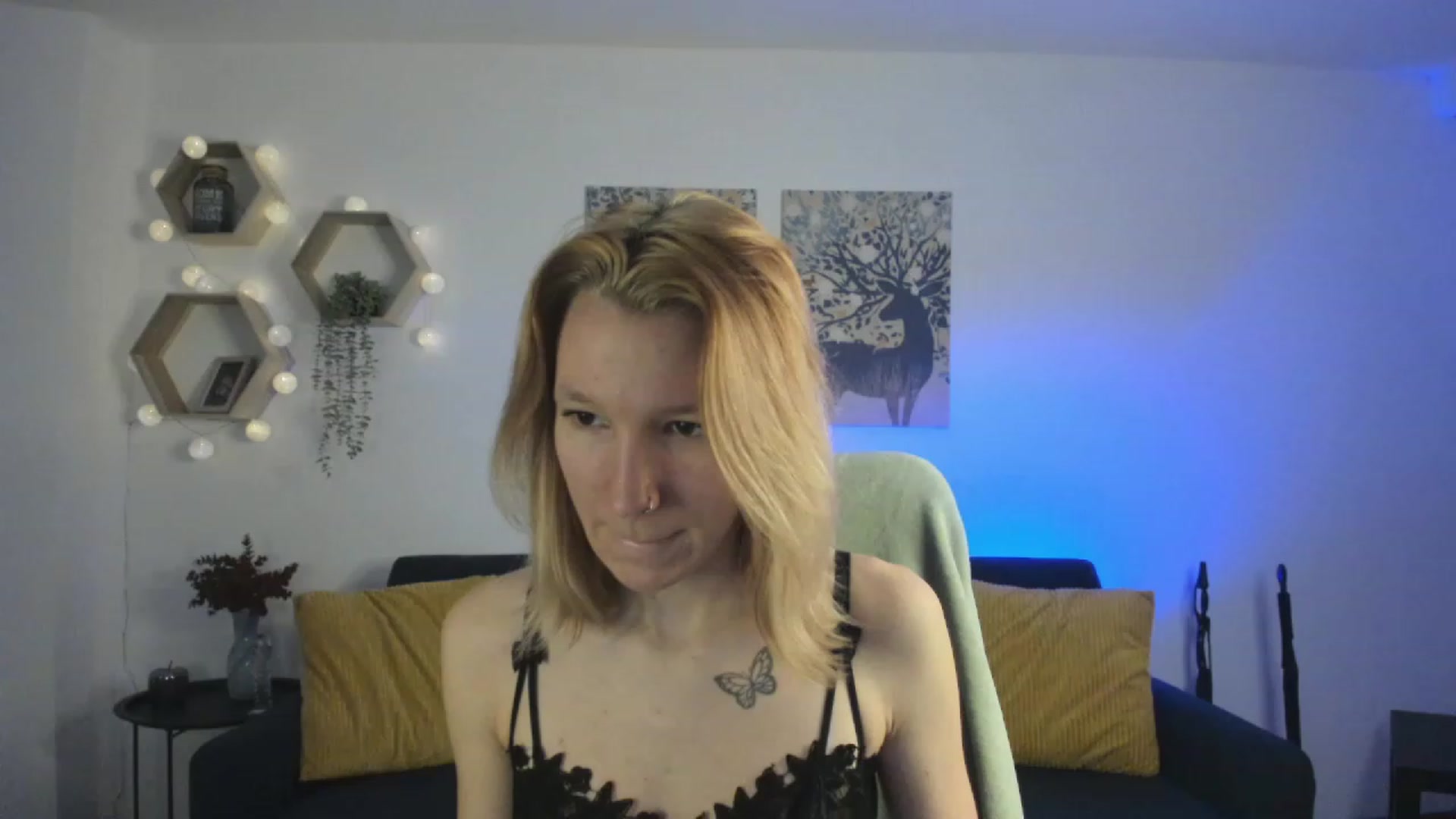 Gallery image thumbnail from Lilly_Love18's myfreecams stream on, 03/20/2023, 15:49 image 16 of 20