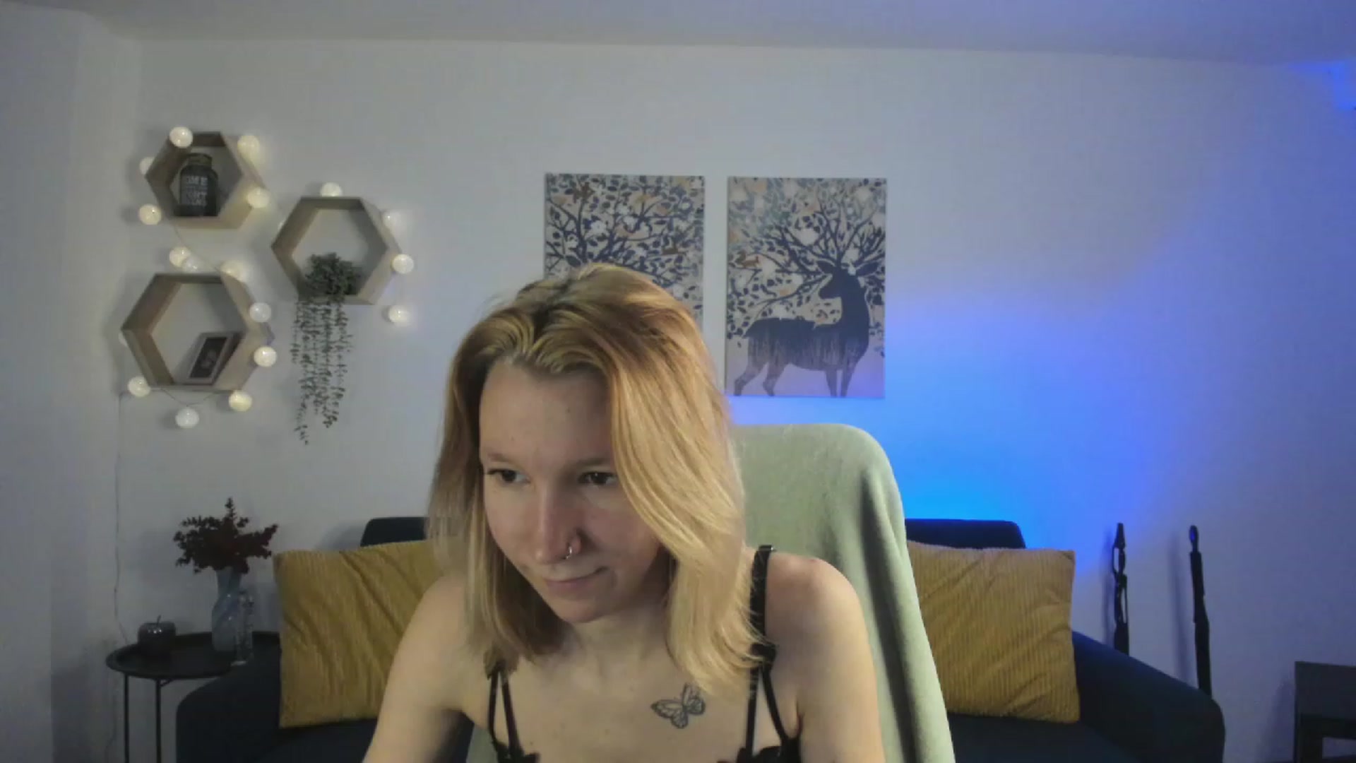 Gallery image thumbnail from Lilly_Love18's myfreecams stream on, 03/20/2023, 15:49 image 15 of 20