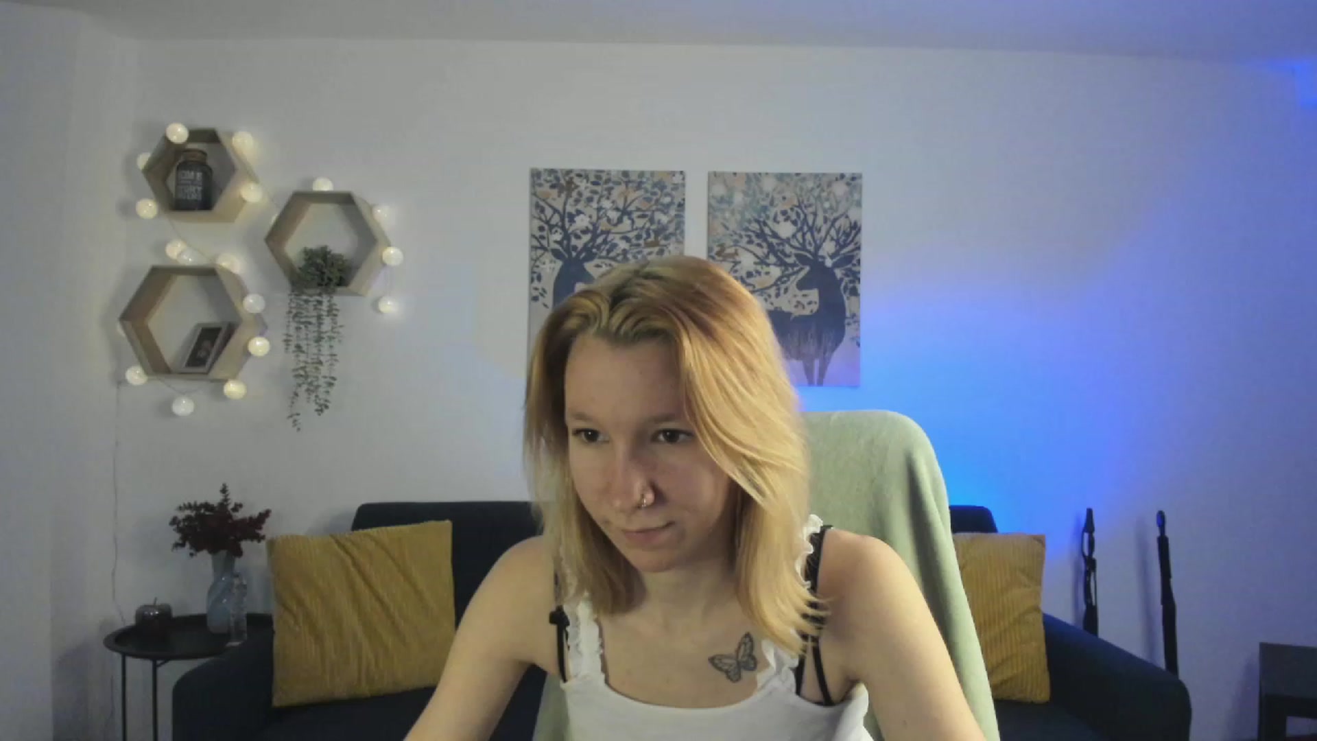 Gallery image thumbnail from Lilly_Love18's myfreecams stream on, 03/20/2023, 15:49 image 3 of 20