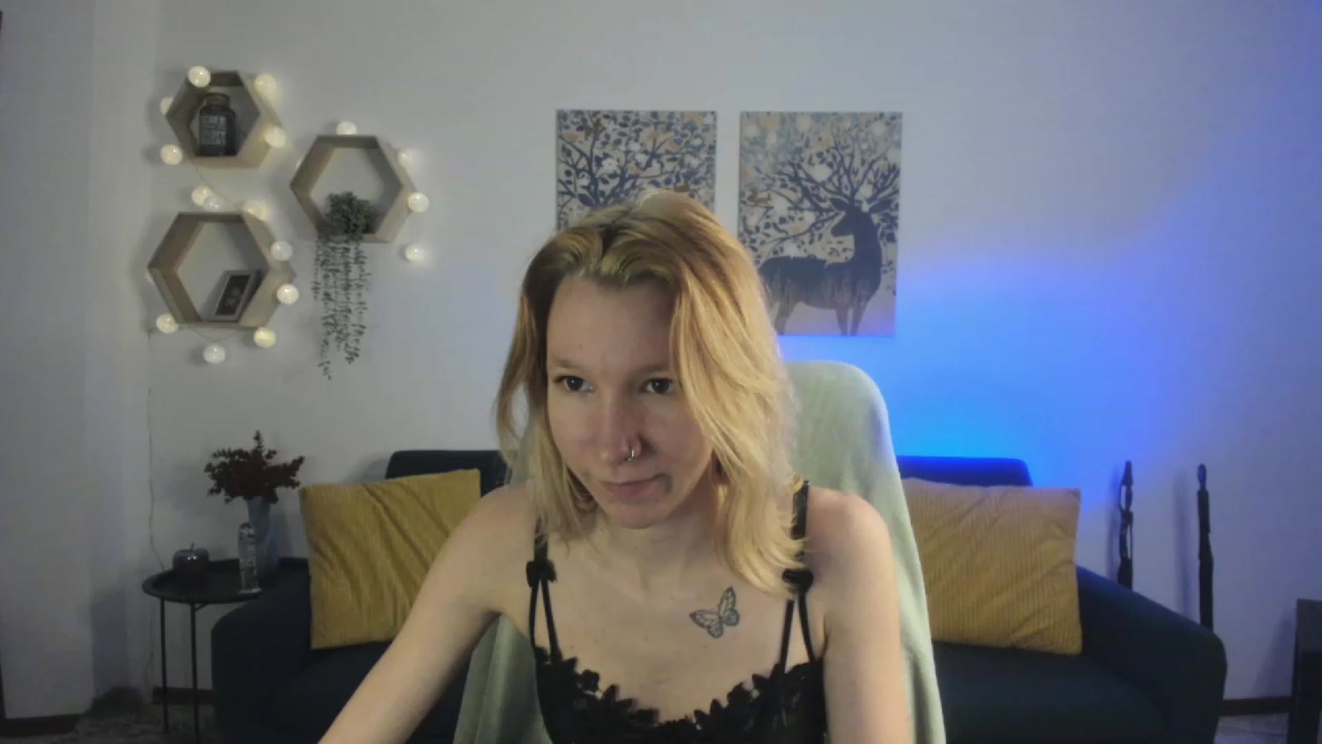 Gallery image thumbnail from Lilly_Love18's myfreecams stream on, 03/20/2023, 17:01 image 12 of 20