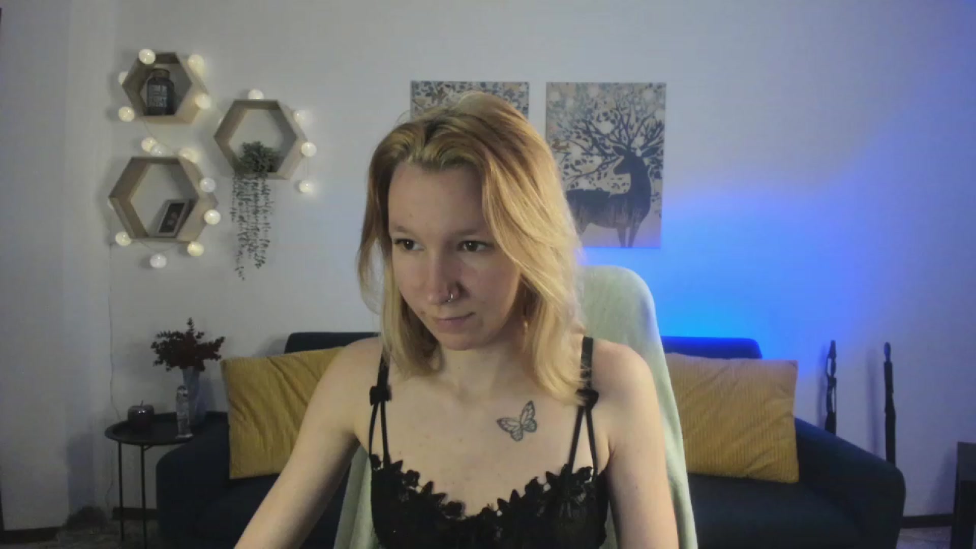 Gallery image thumbnail from Lilly_Love18's myfreecams stream on, 03/20/2023, 17:01 image 17 of 20