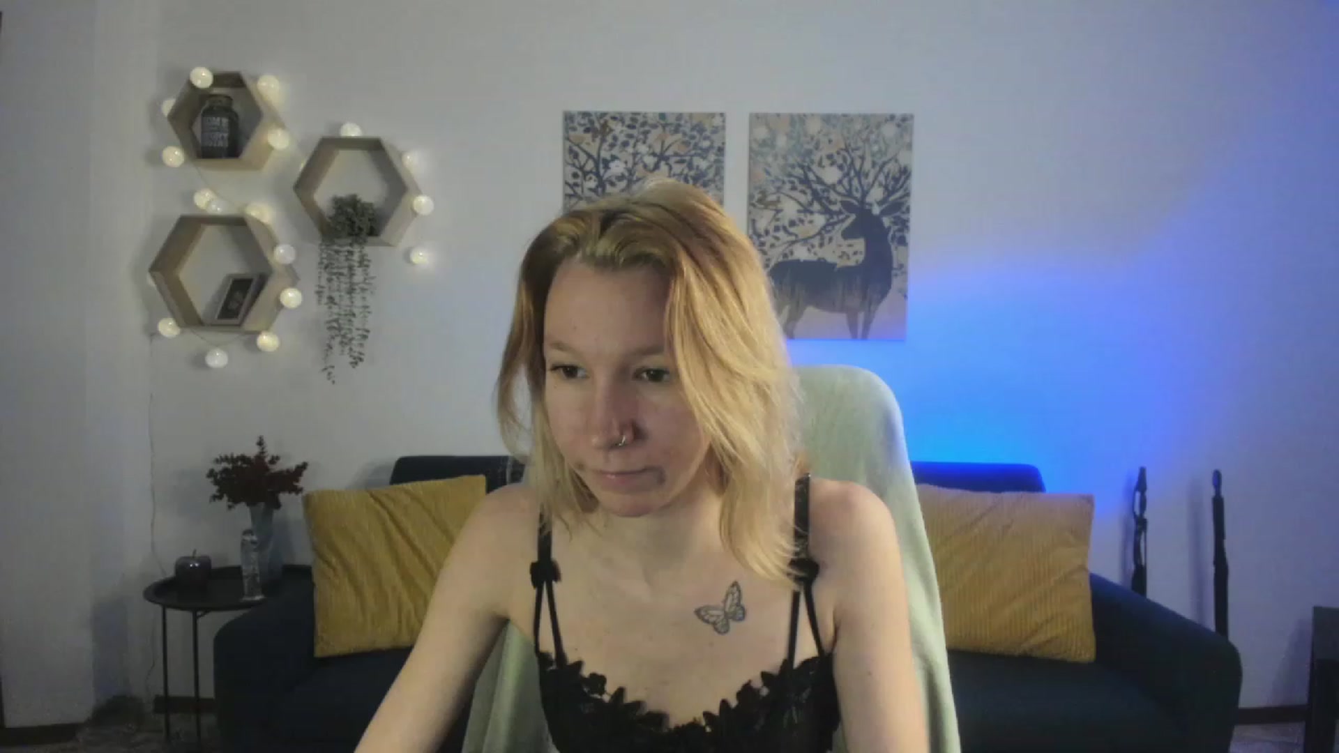 Gallery image thumbnail from Lilly_Love18's myfreecams stream on, 03/20/2023, 17:01 image 11 of 20
