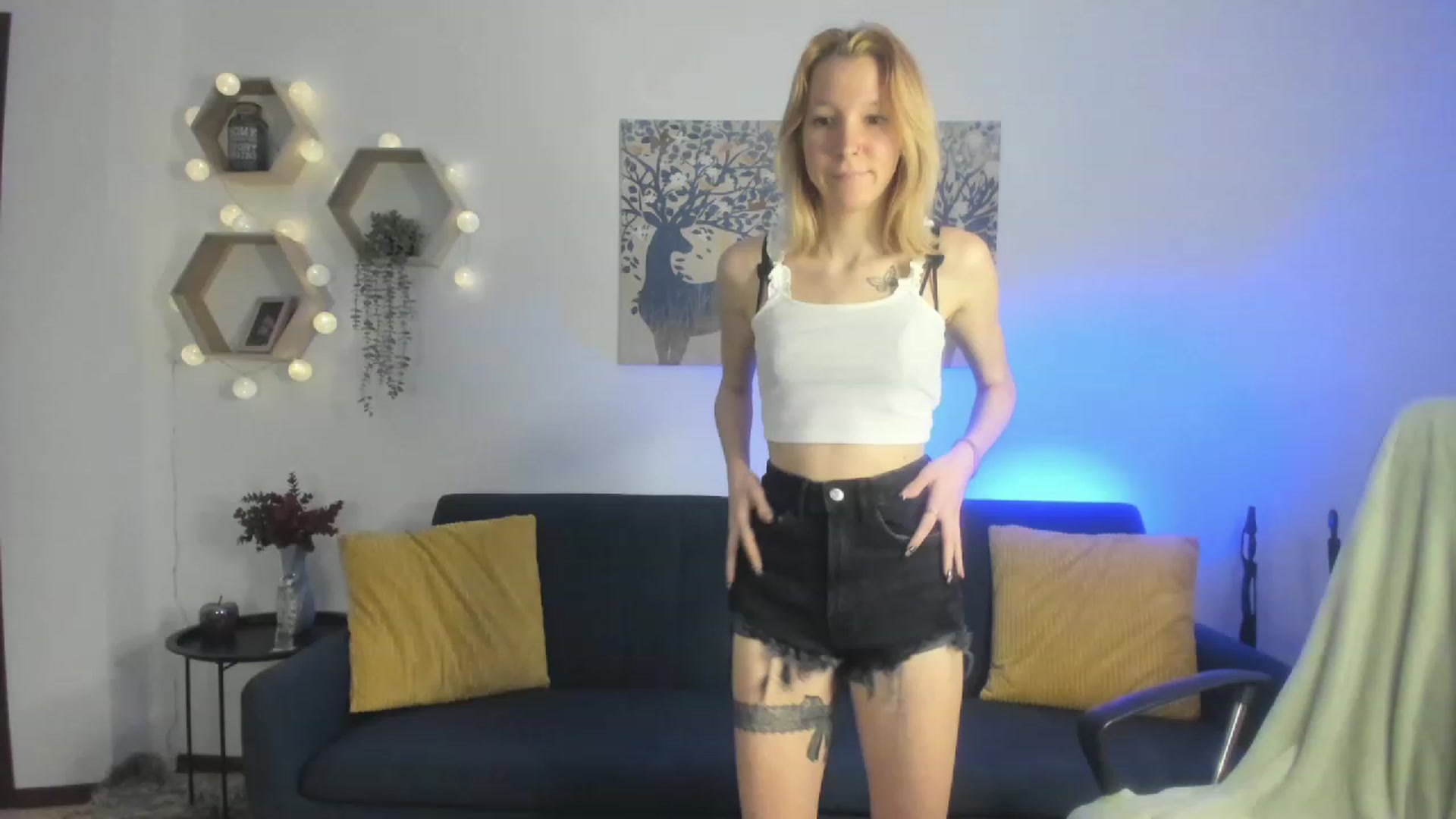 Gallery image thumbnail from Lilly_Love18's myfreecams stream on, 03/20/2023, 17:01 image 4 of 20