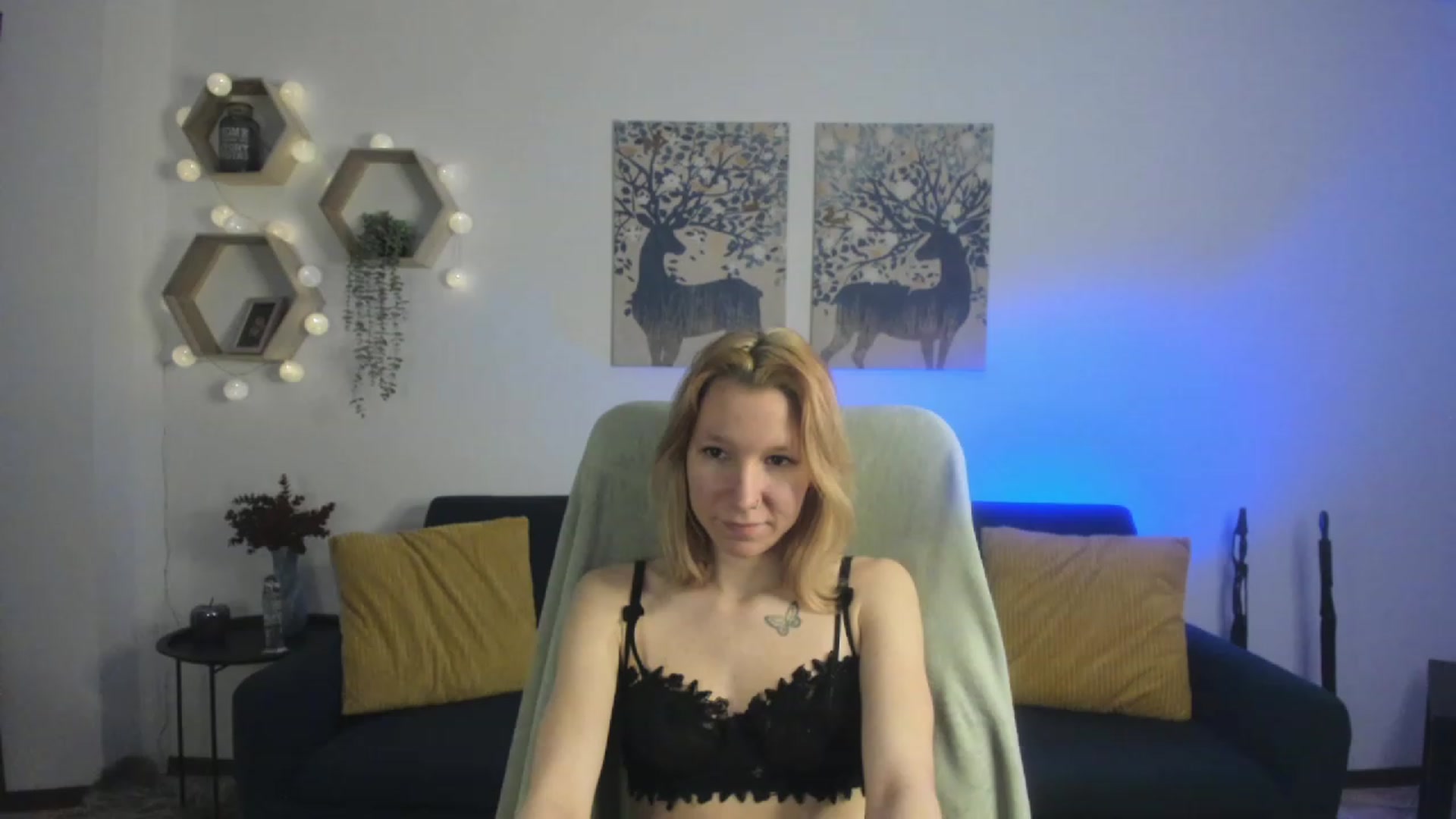 Gallery image thumbnail from Lilly_Love18's myfreecams stream on, 03/20/2023, 17:01 image 18 of 20
