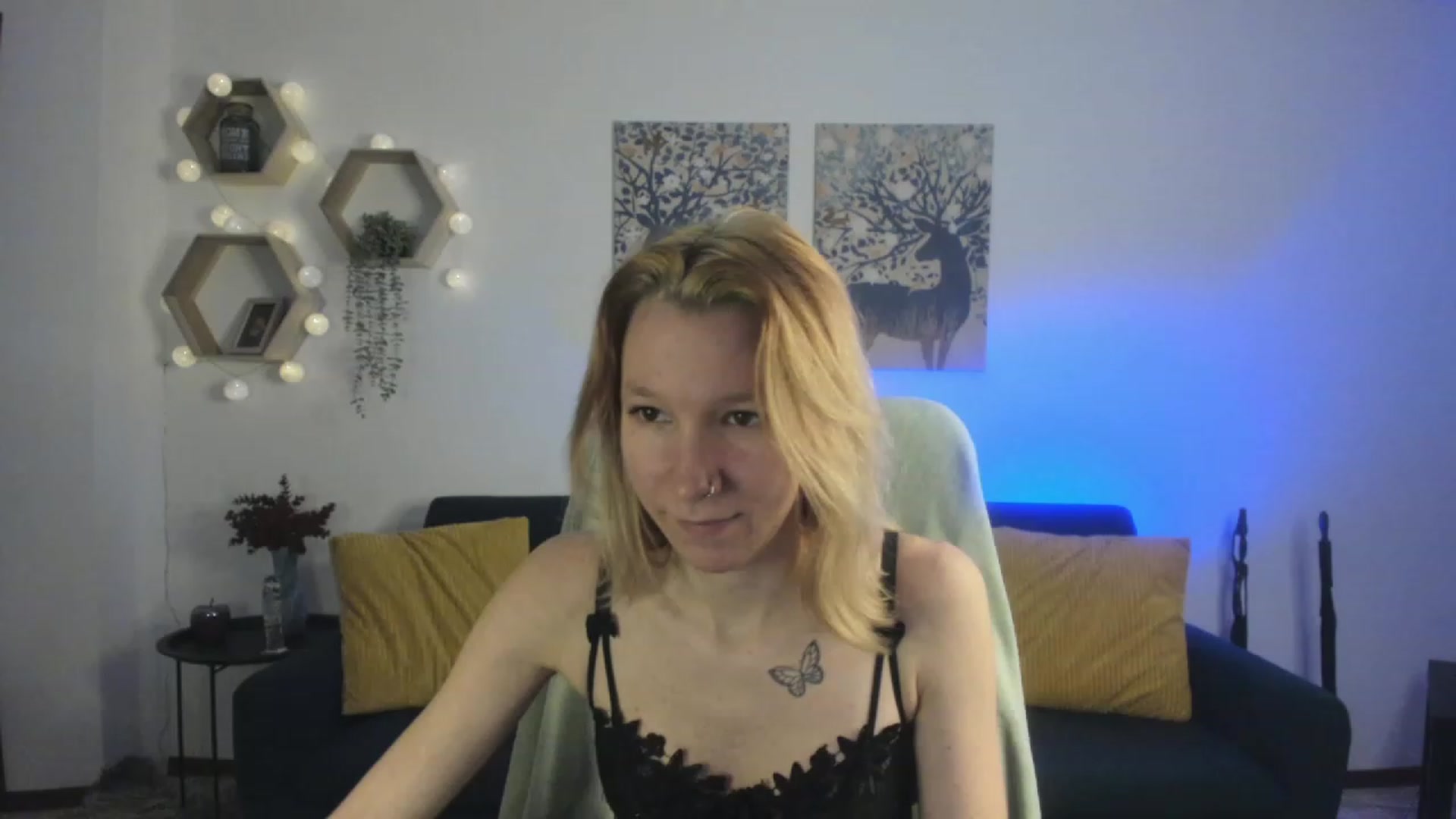 Gallery image thumbnail from Lilly_Love18's myfreecams stream on, 03/20/2023, 17:01 image 14 of 20