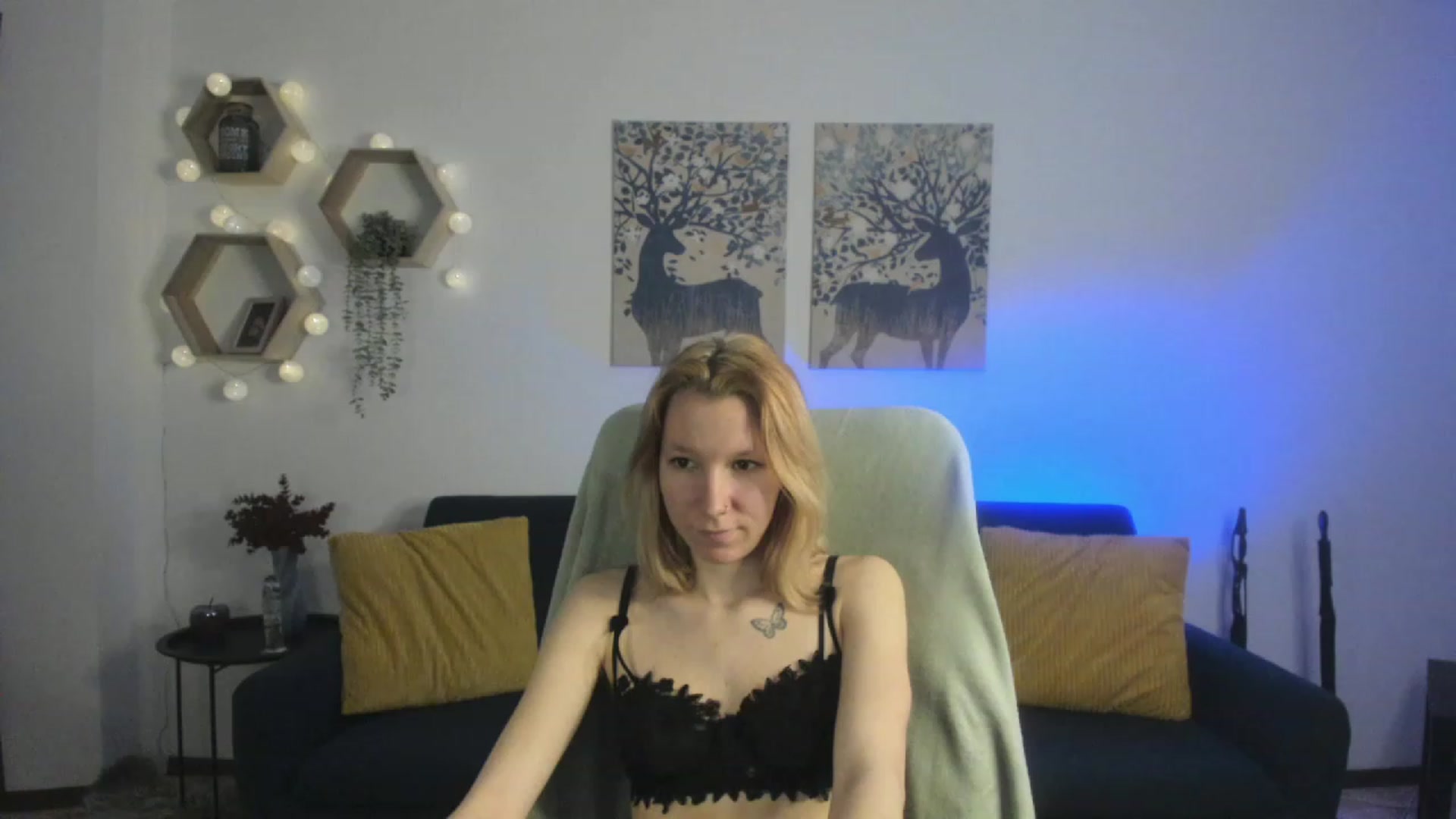 Gallery image thumbnail from Lilly_Love18's myfreecams stream on, 03/20/2023, 17:01 image 19 of 20