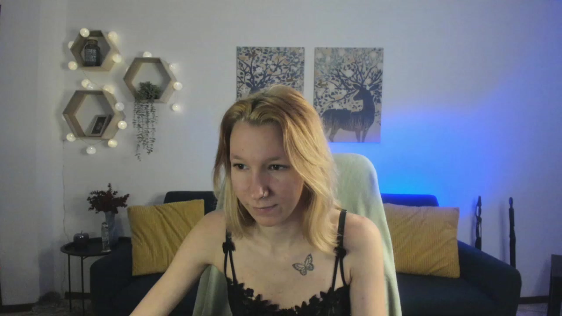 Gallery image thumbnail from Lilly_Love18's myfreecams stream on, 03/20/2023, 17:01 image 15 of 20